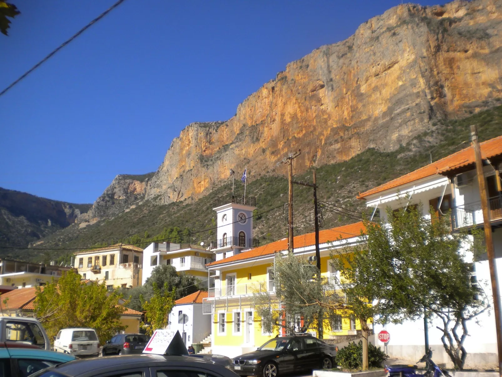 Steinhaus in Leonido mit Parkplatz-Outside