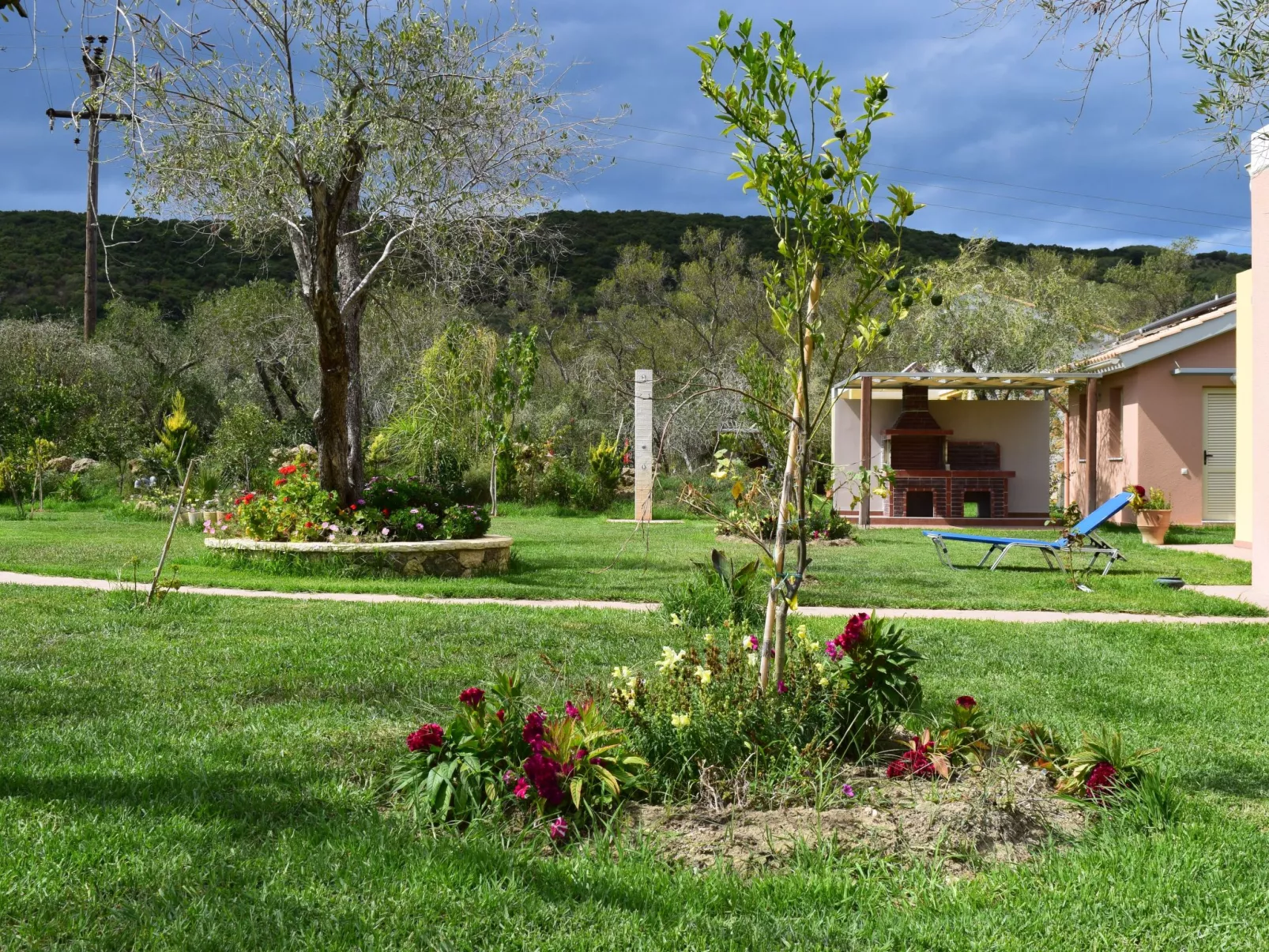 Villa Thalassa mit Schwimmbad und Garten-Draußen