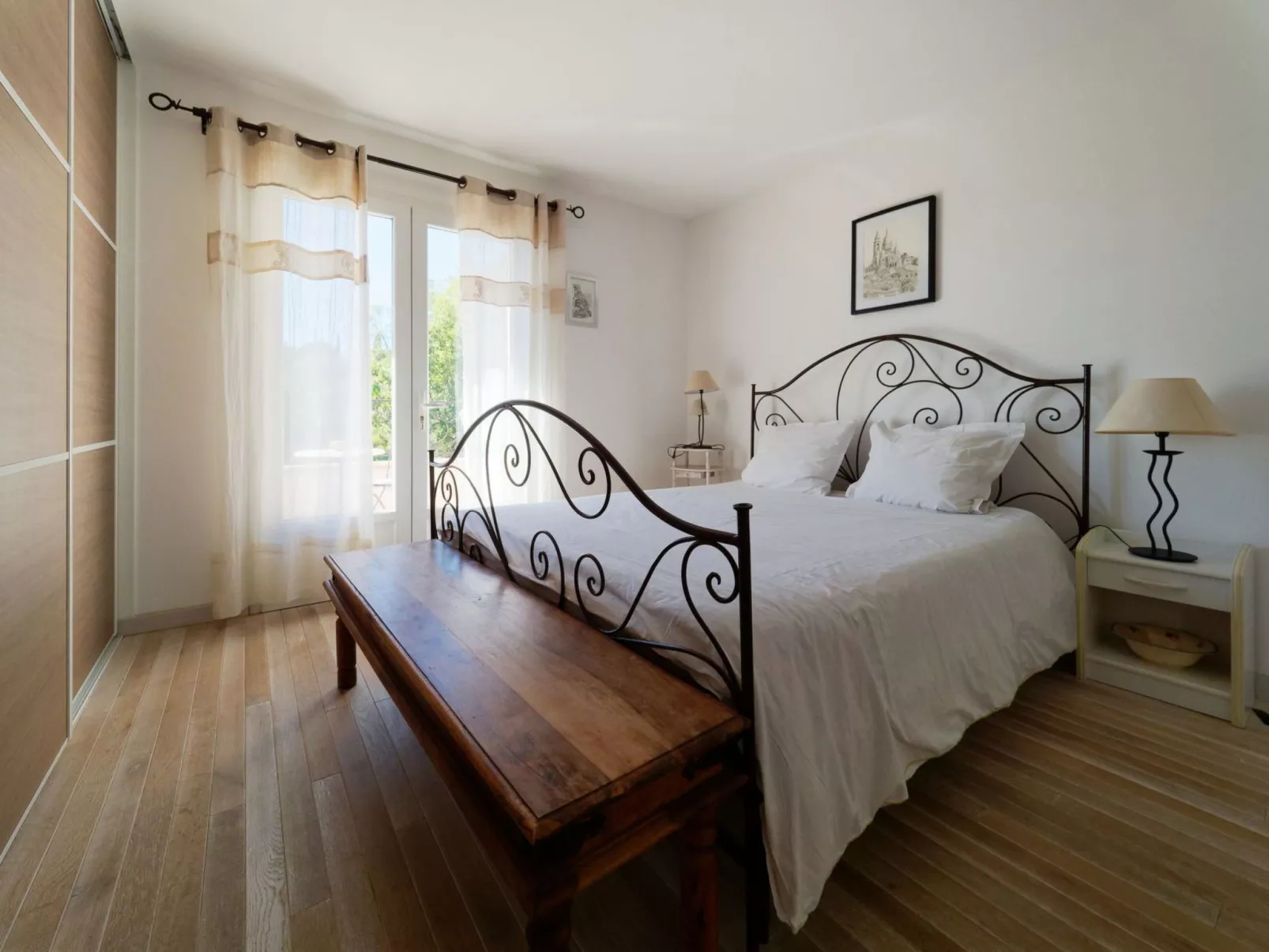 Mit eigenem Pool-Drinnen