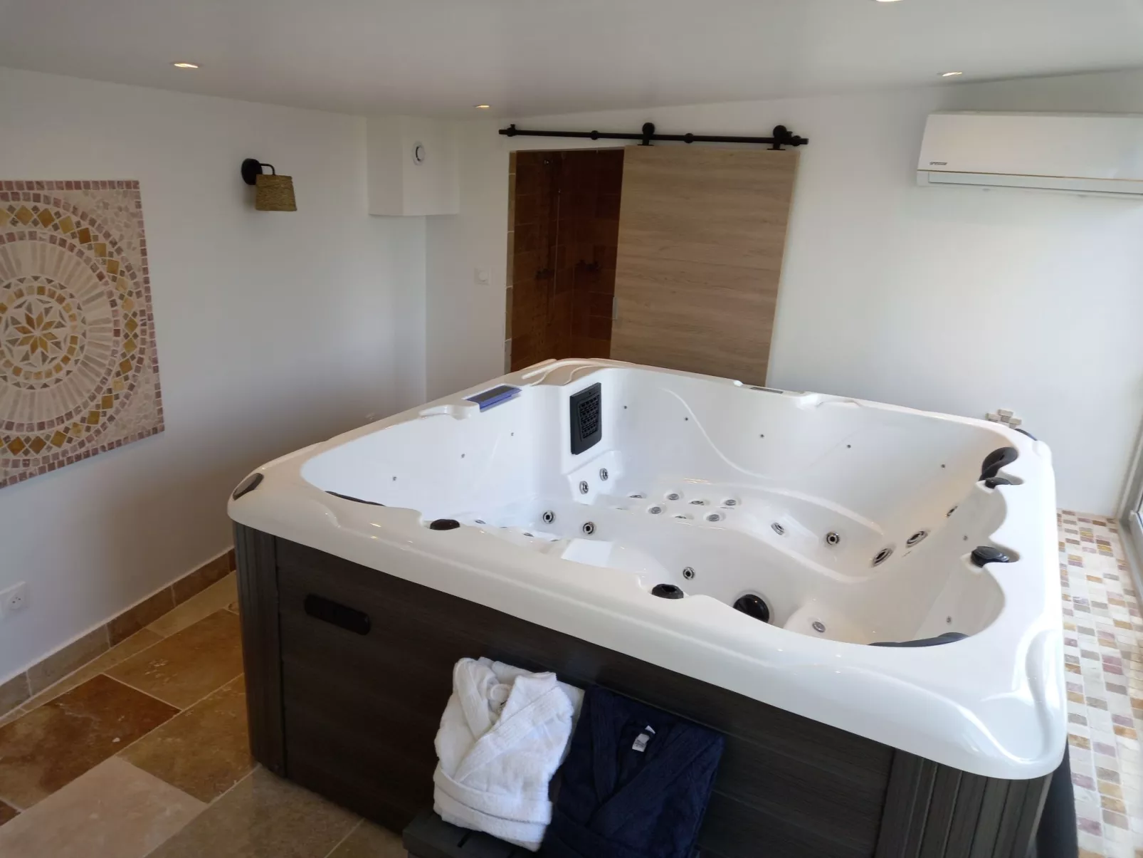 Fanny's Gîte Moulin de Tartay in Avignon-Inside