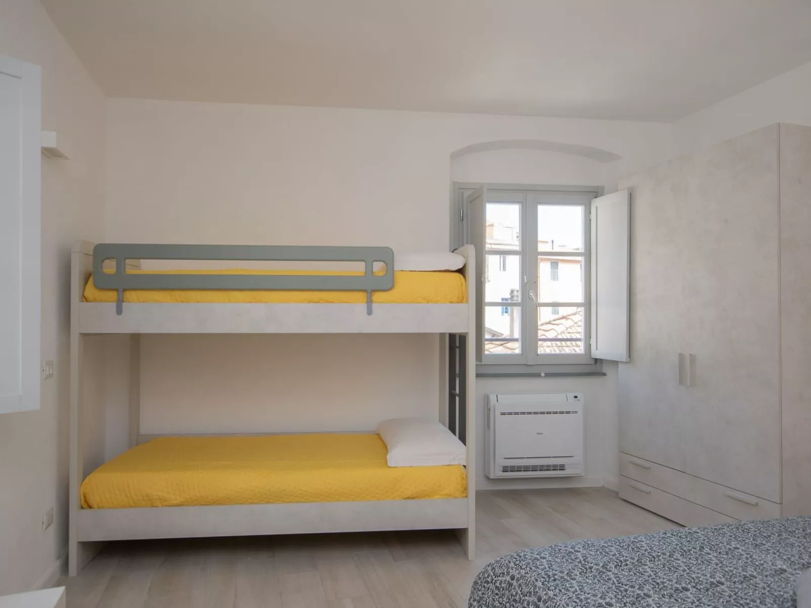 Flacher Ritt-Drinnen