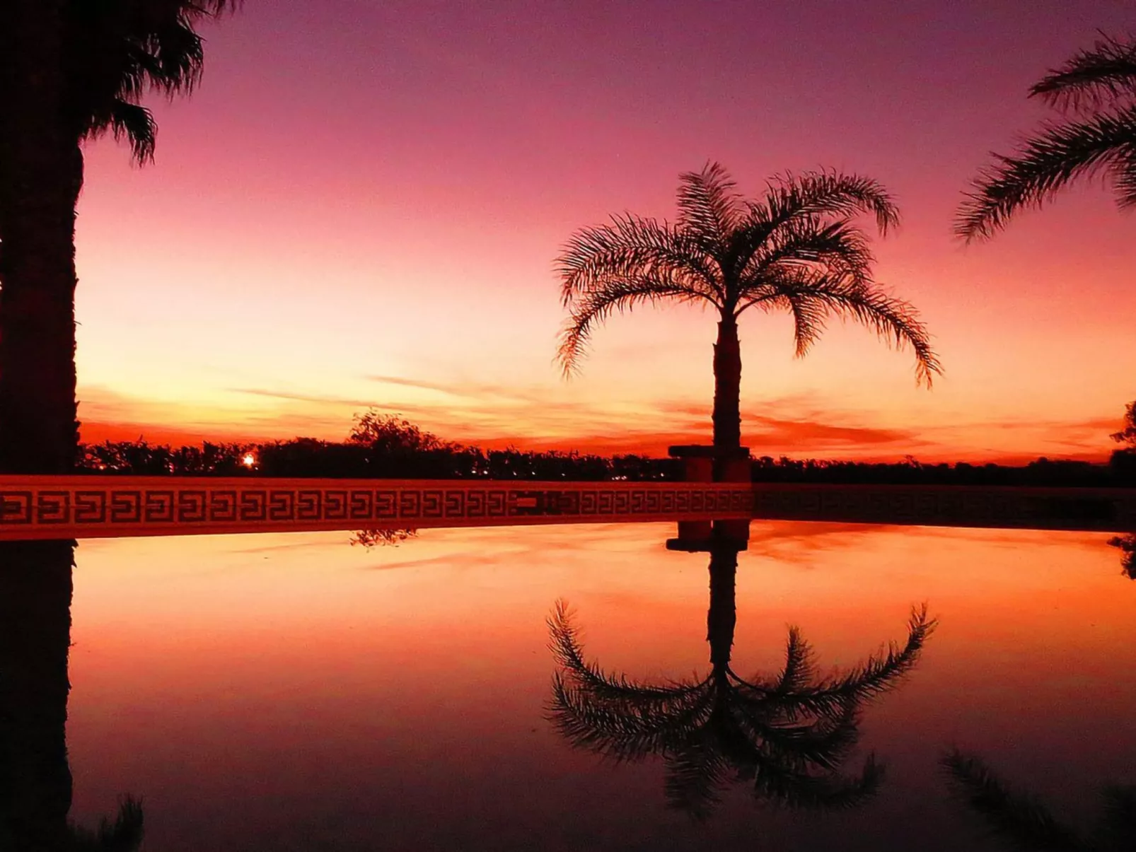 Luxuriöse Villa - Privater Pool und schöner Garten-Image-tags.info