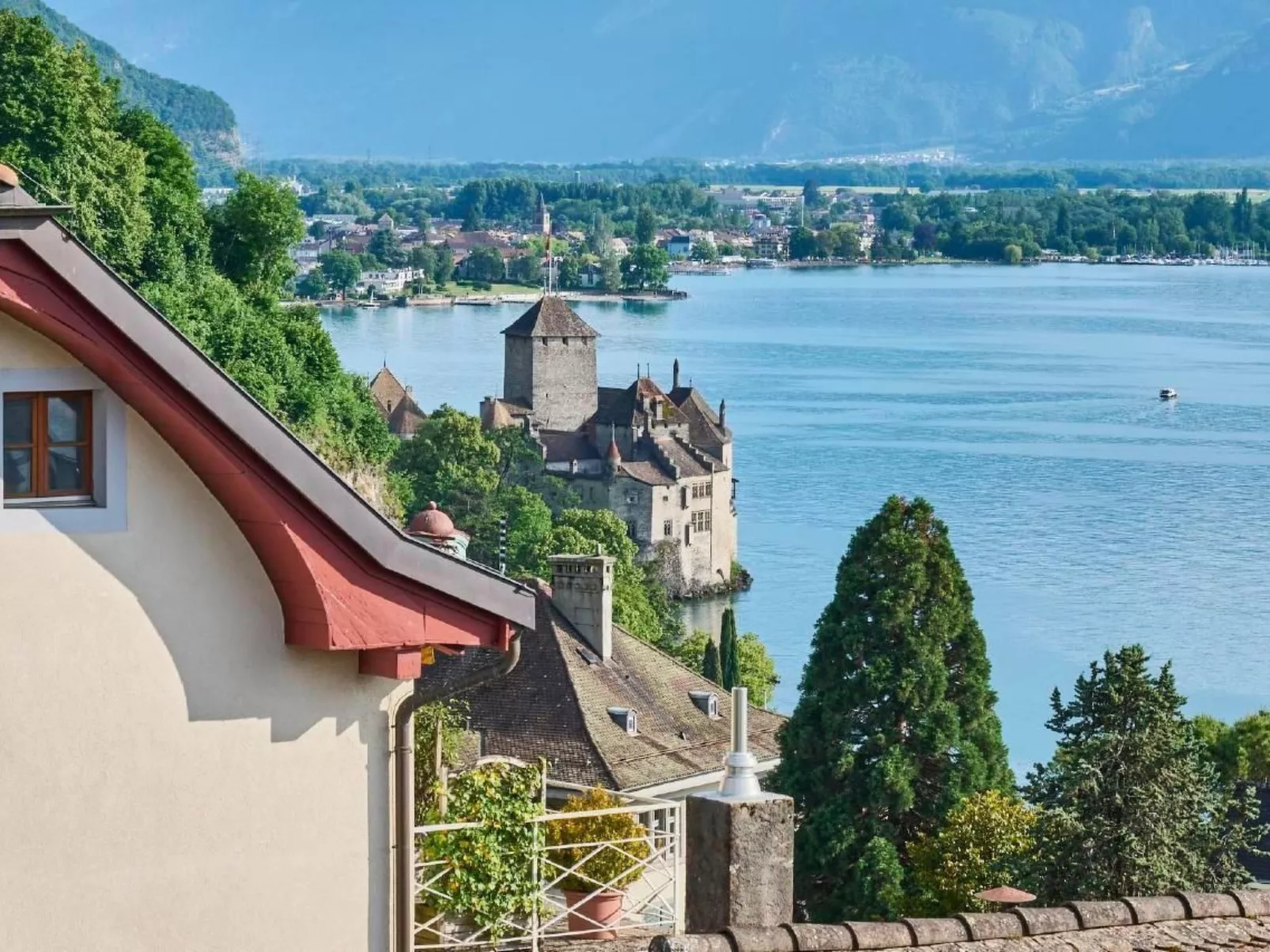 Les Platanes-Outside