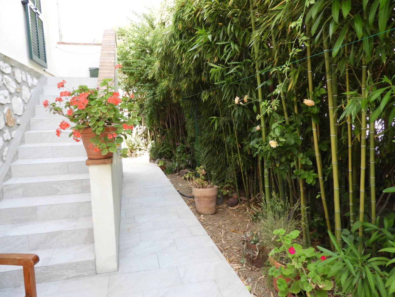 Wohnung "Les roses" auf einem eingemauerten Grundstück-Outside