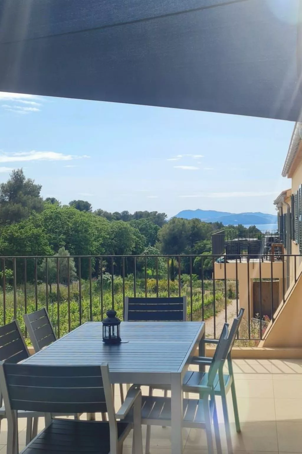 Gîte im Herzen der Weinberge, Terrasse mit atemberaubendem Blick auf das Meer, - Draußen