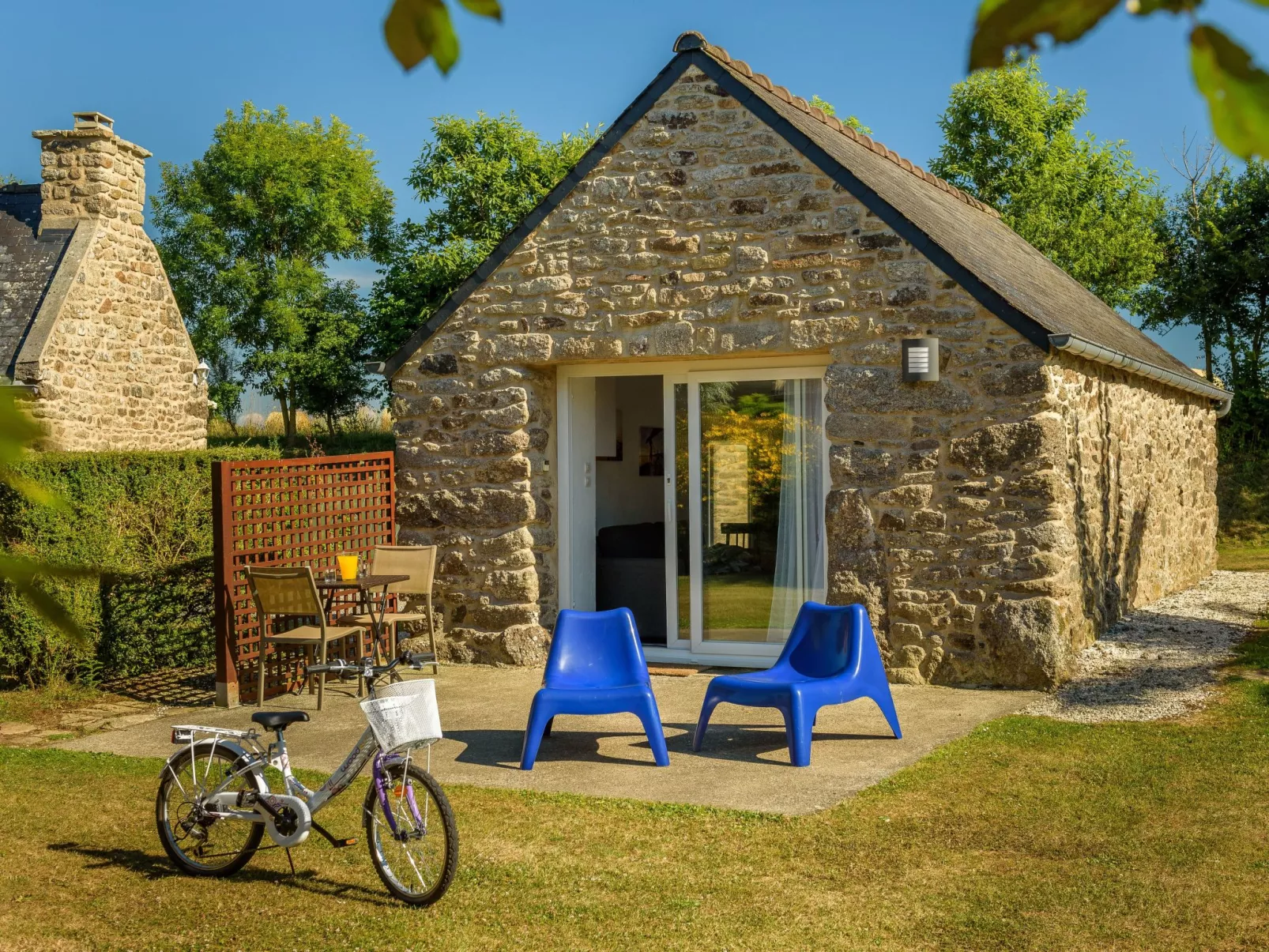 Großes Haus mit überdachtem und beheiztem Swimmingpool-Image-tags.info