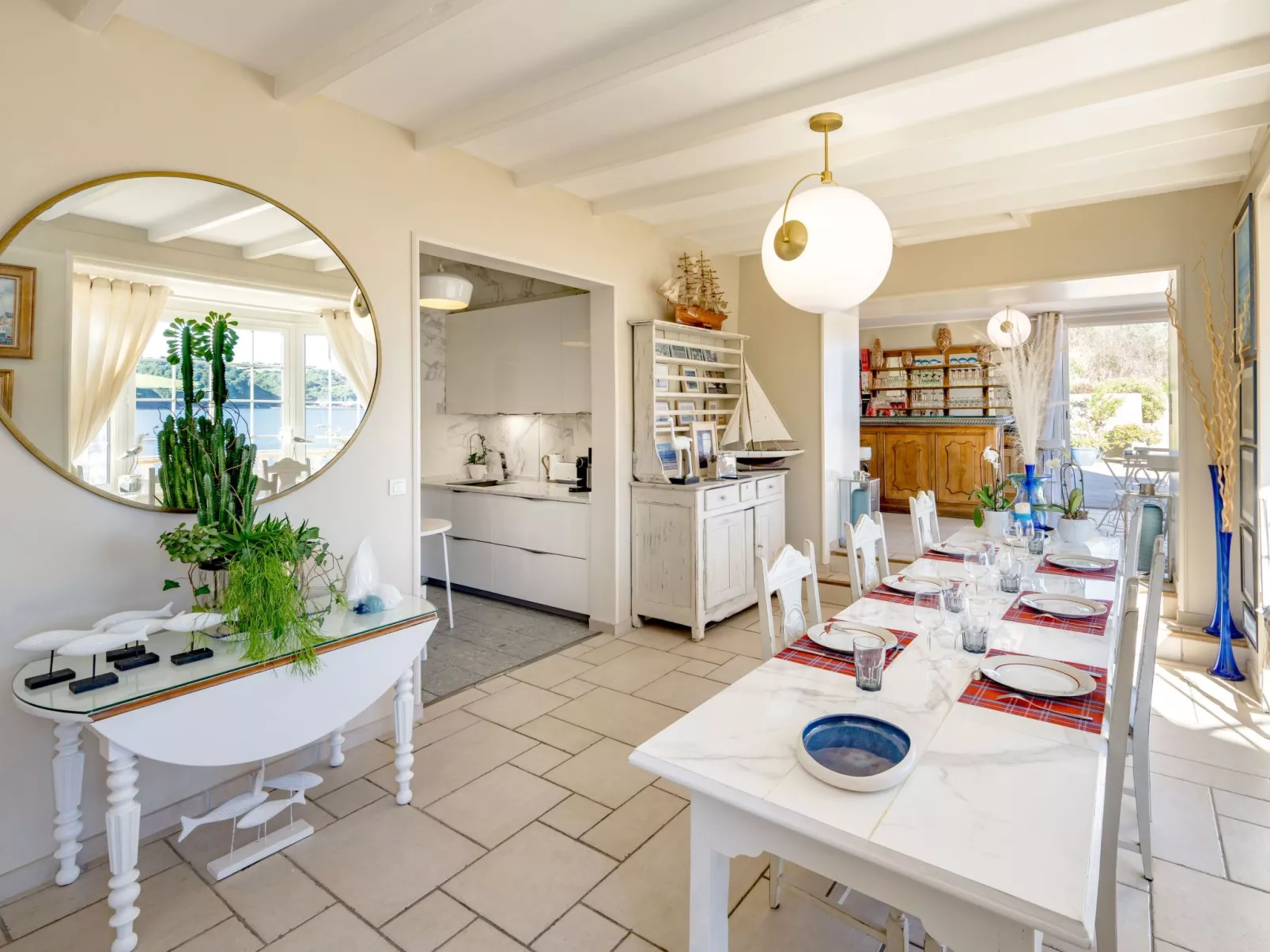 Villa "Ker House" mit Blick auf das Wasser-Inside