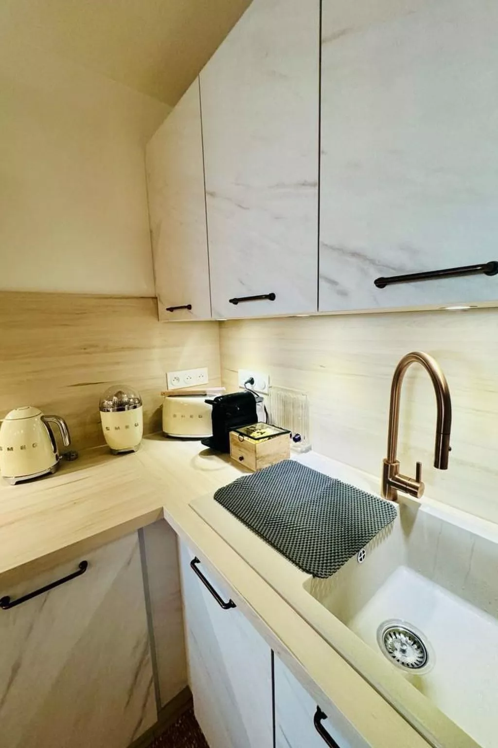 Wunderschöne renovierte Wohnung mit vollem Meerblick-Image-tags.info