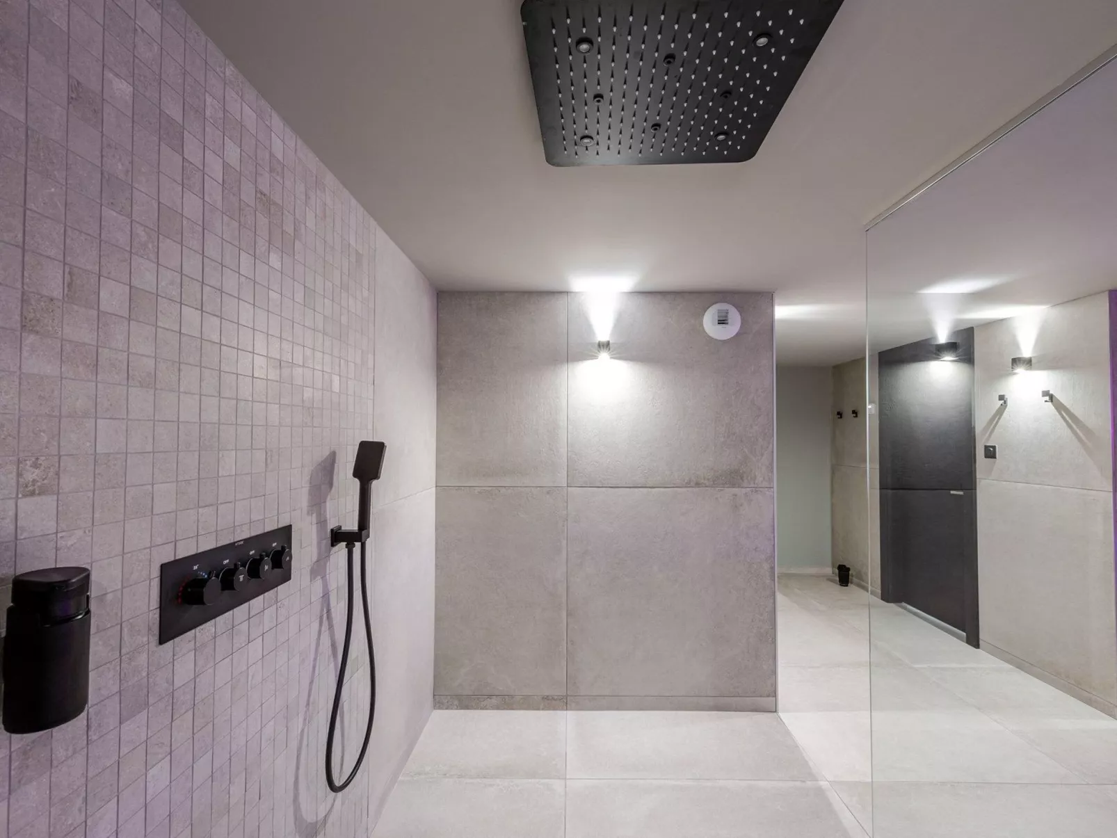 Loge aux Loups, Innenpool, Sauna, nahe am See-Inside