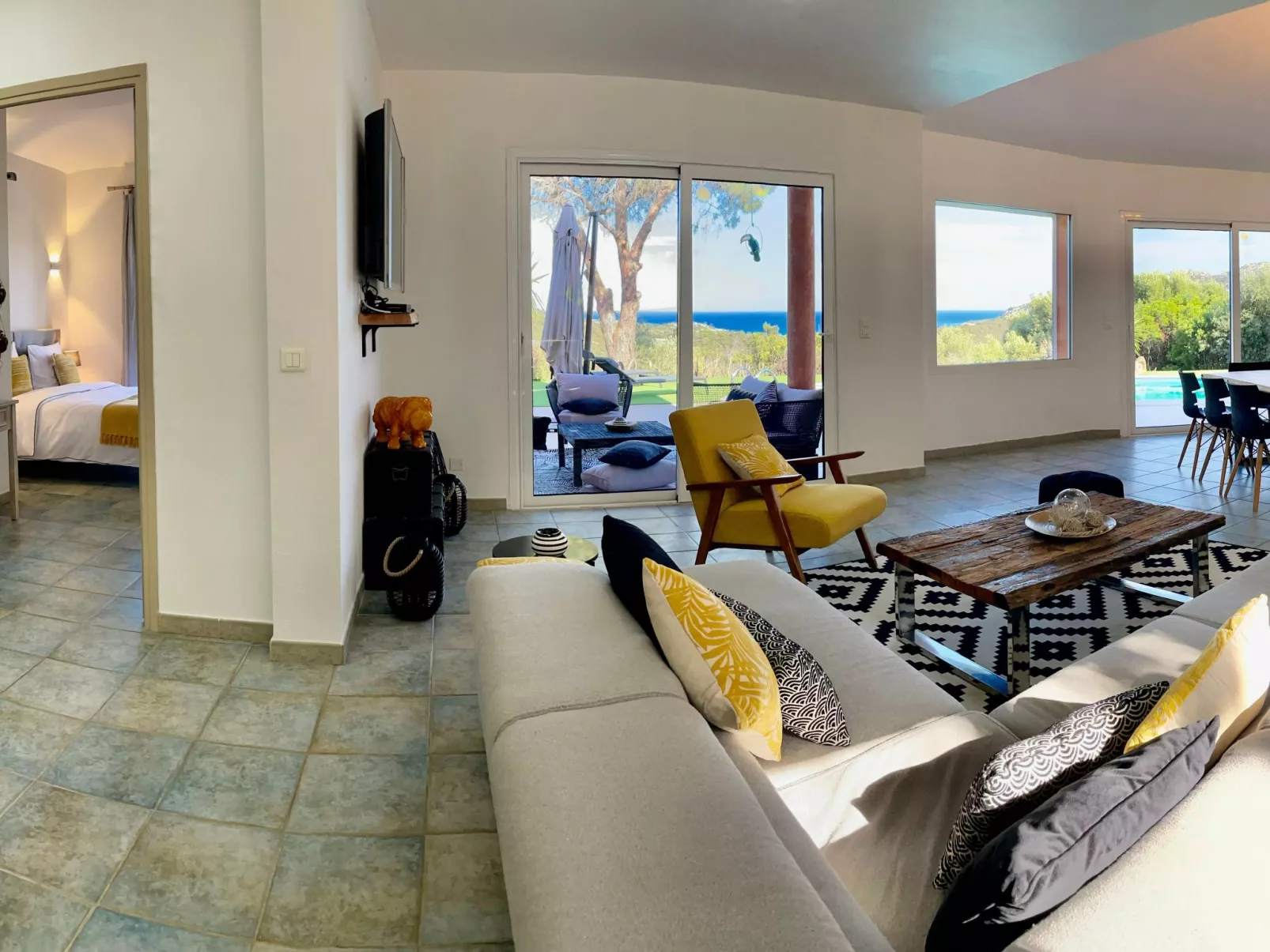 Ferienvilla "Azura" mit eigenem Pool-Drinnen