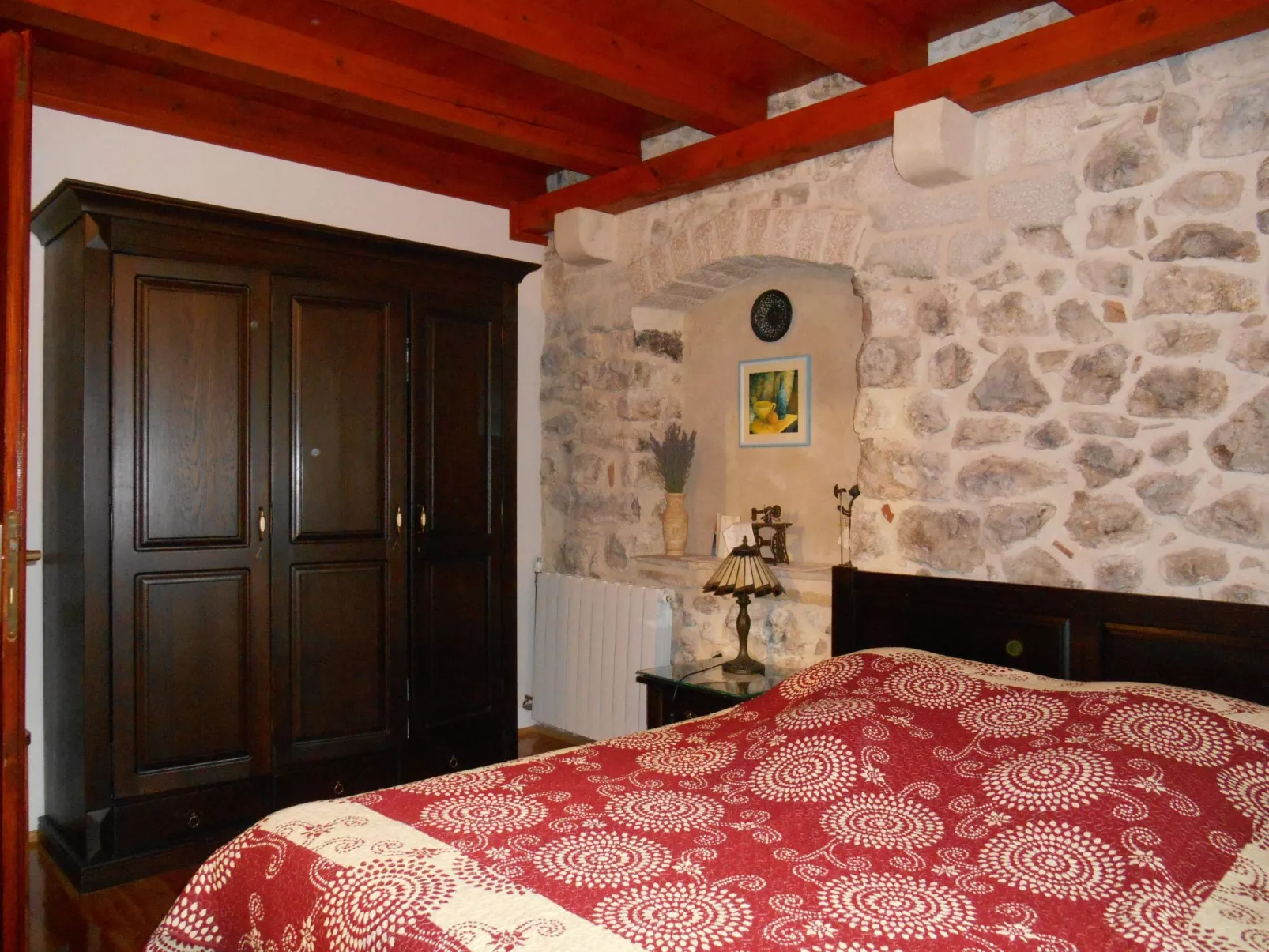 Mit Blick auf das Wasser-Inside