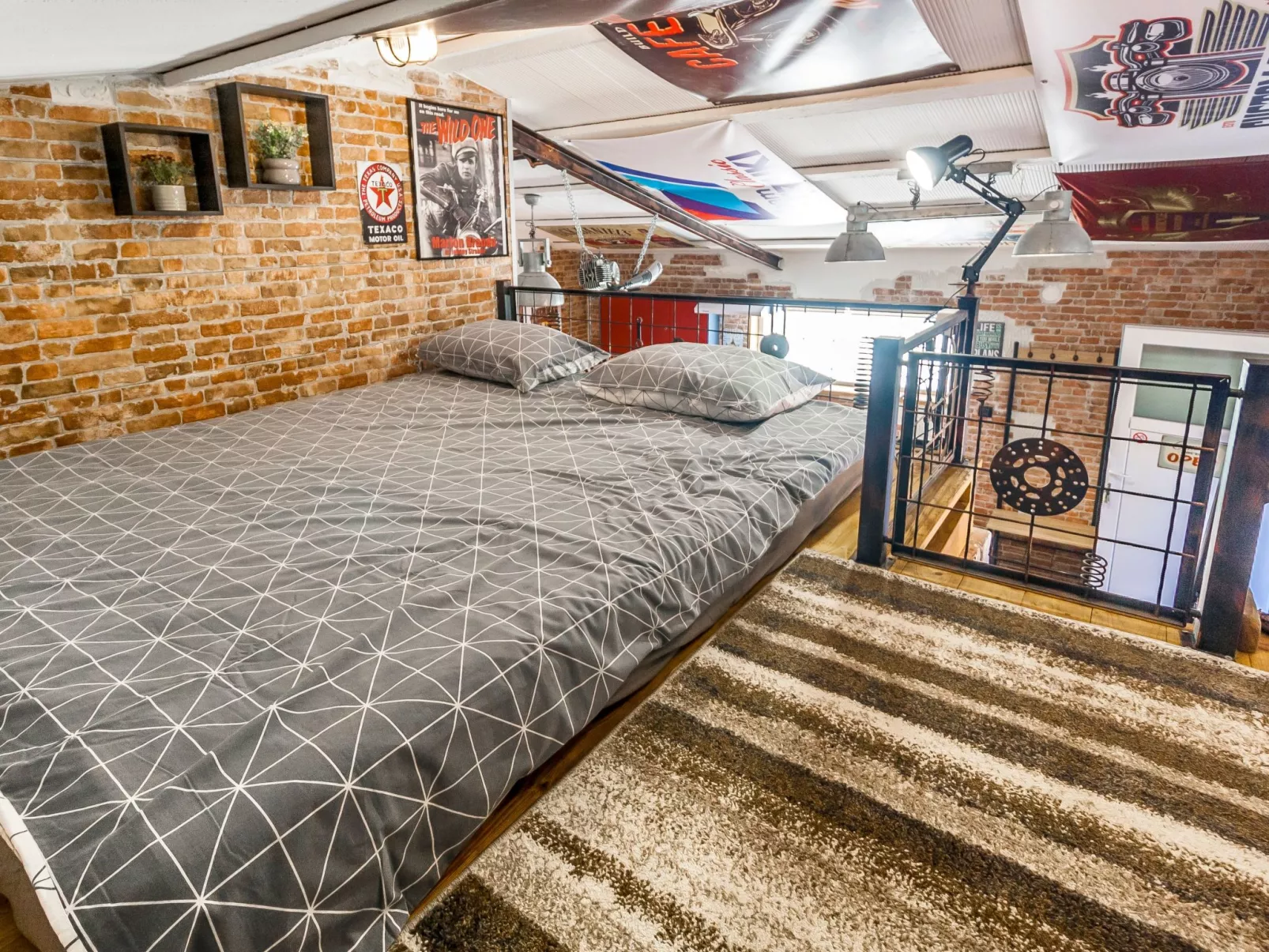 Haus im Industriestil Eni mit privatem Parkplatz-Image-tags.info