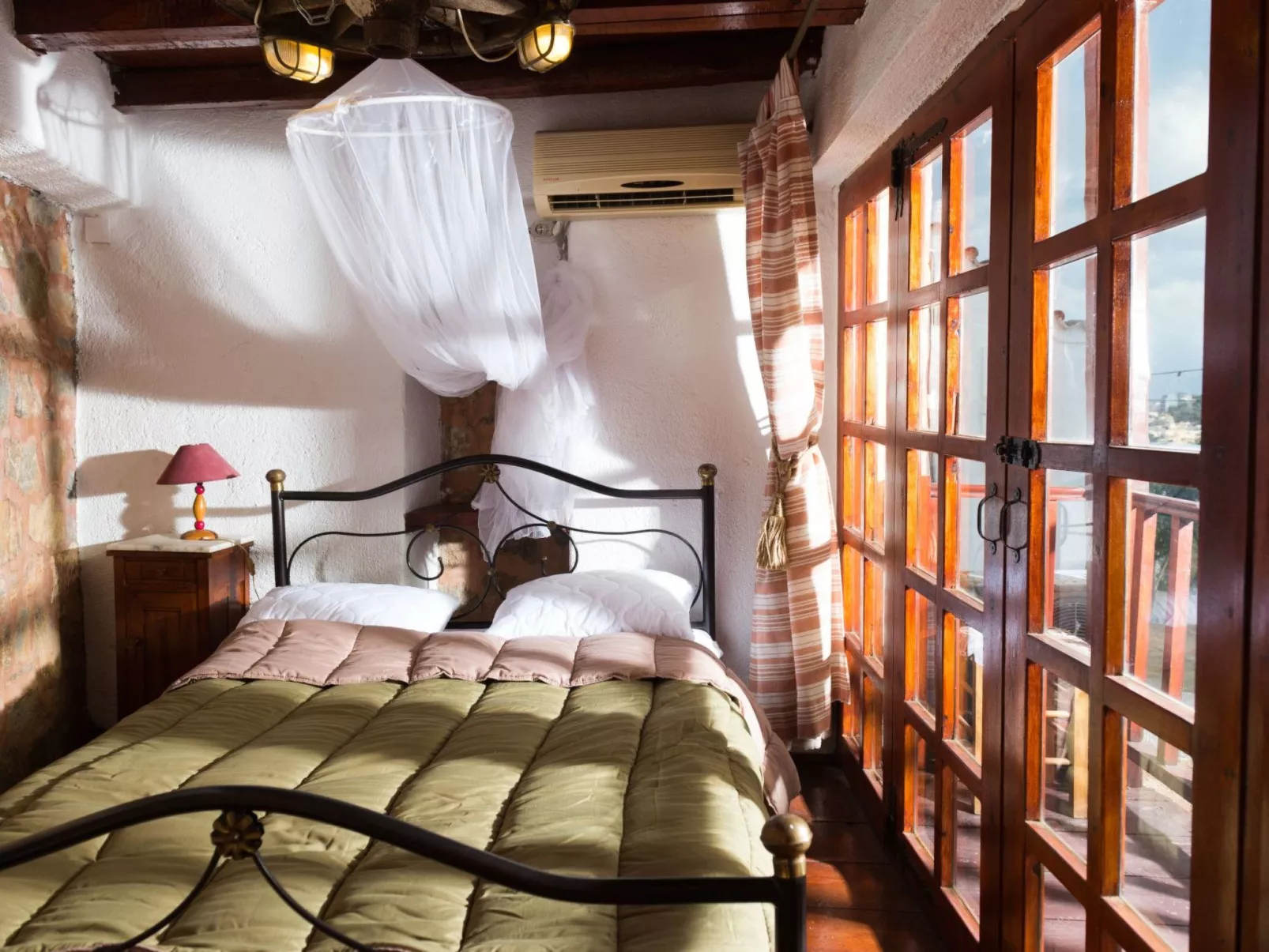 In Mavrikiano mit privatem Pool-Dedans