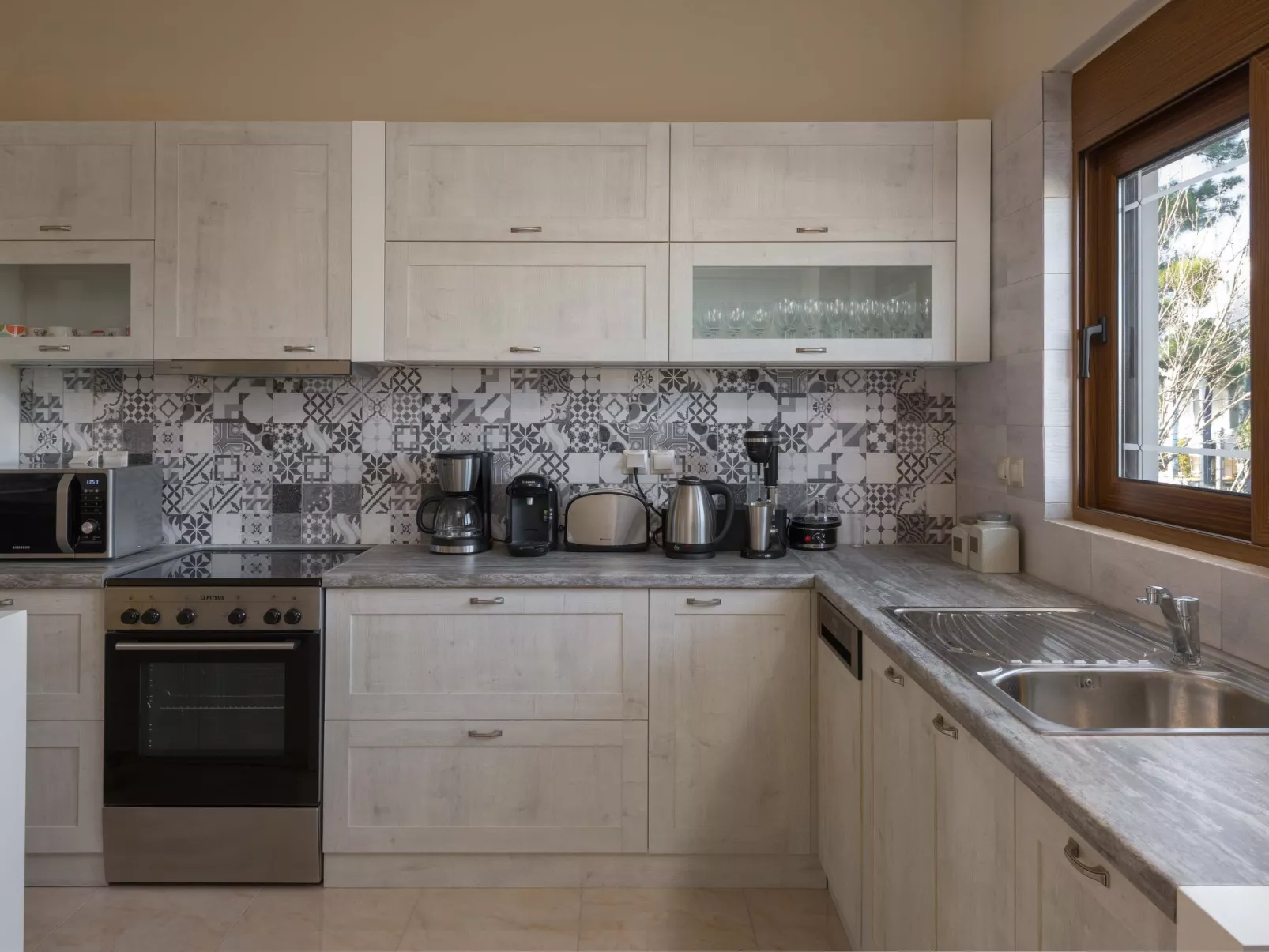 Geräumige Villa Evelyn für 10 Personen mit Pool-Inside