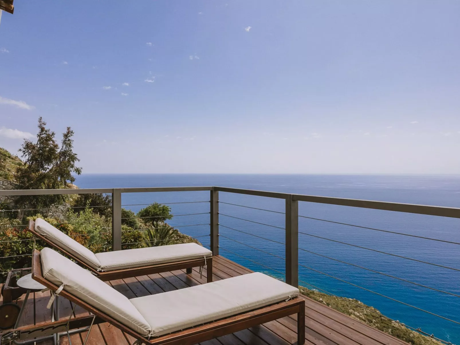Villa Spiros ist eine renovierte Vermietung voll - Draußen