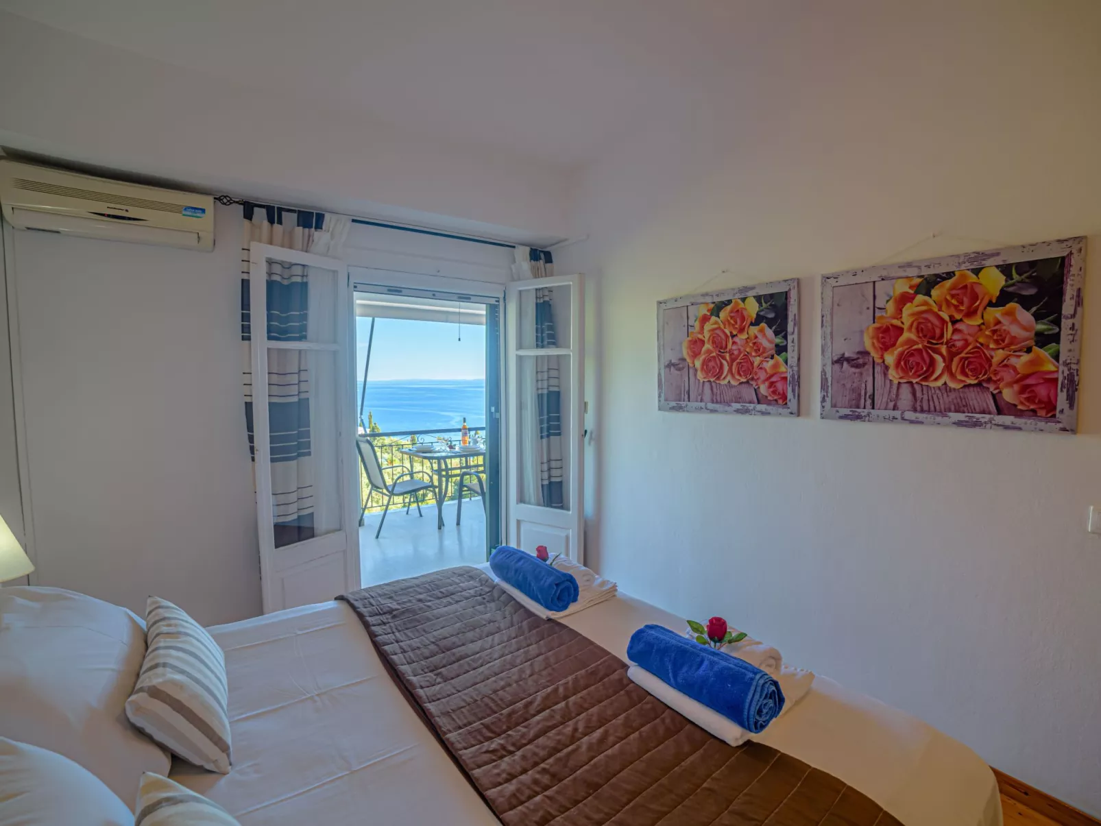 "Zeus" mit Infinity Pool-Drinnen