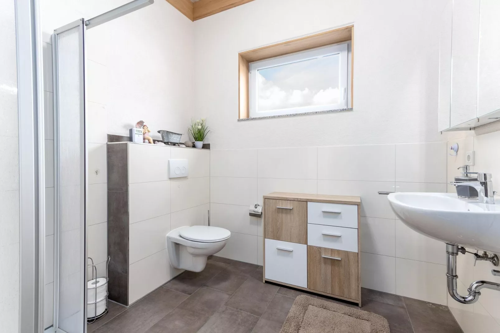 Ferienhaus Kronenburger See-Bathroom