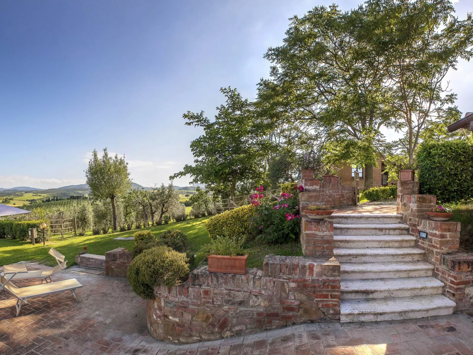 Wohnung "Cascina Sanguineto-Draußen