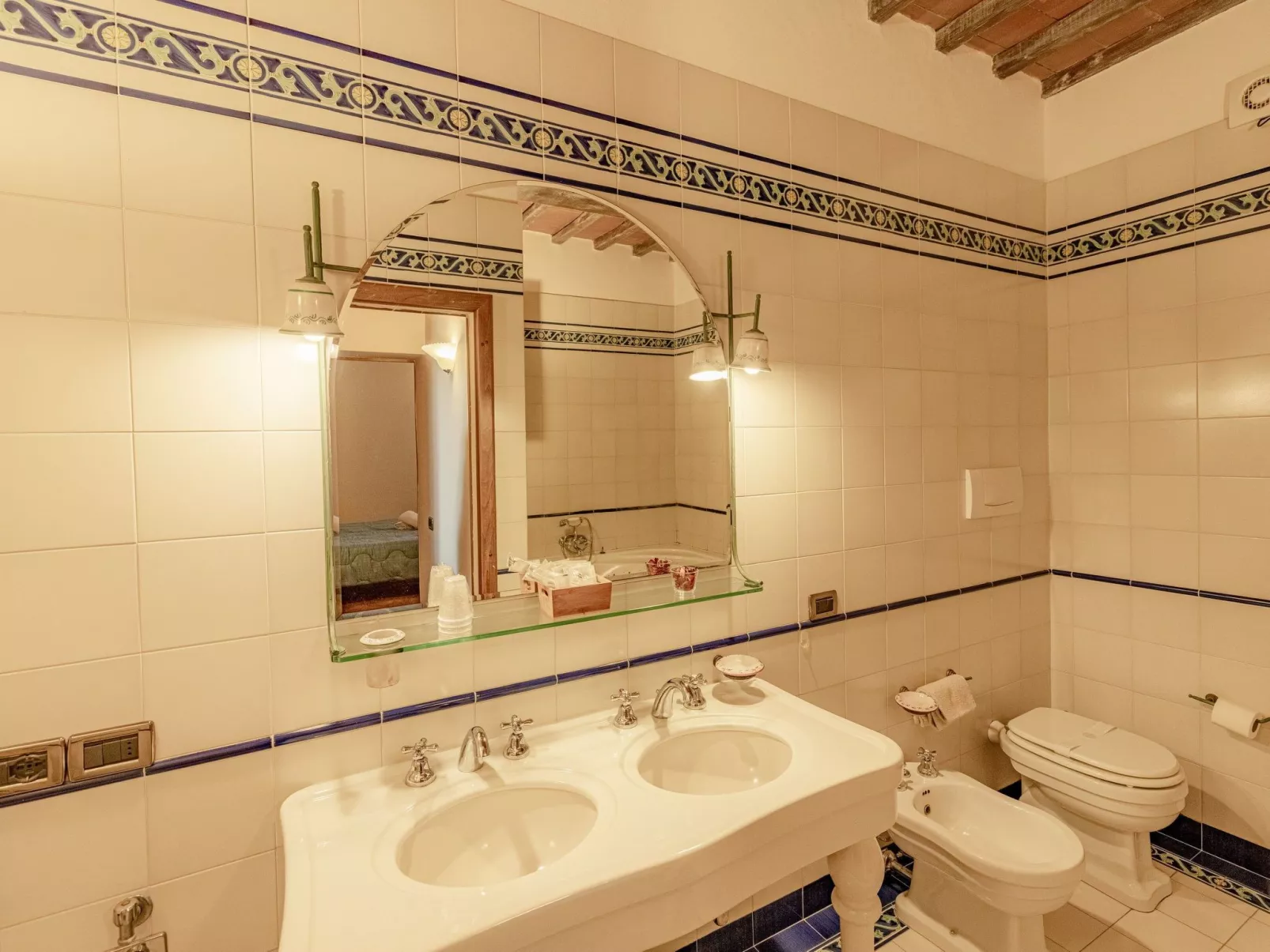 Sanguineto' Wohnung mit Schwimmbad-Drinnen