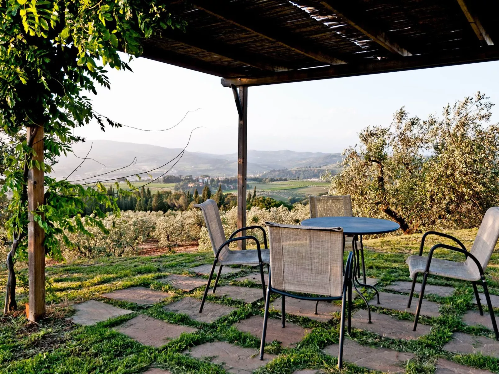 "Colle sotto 4" mit Infinity-Pool-Draußen