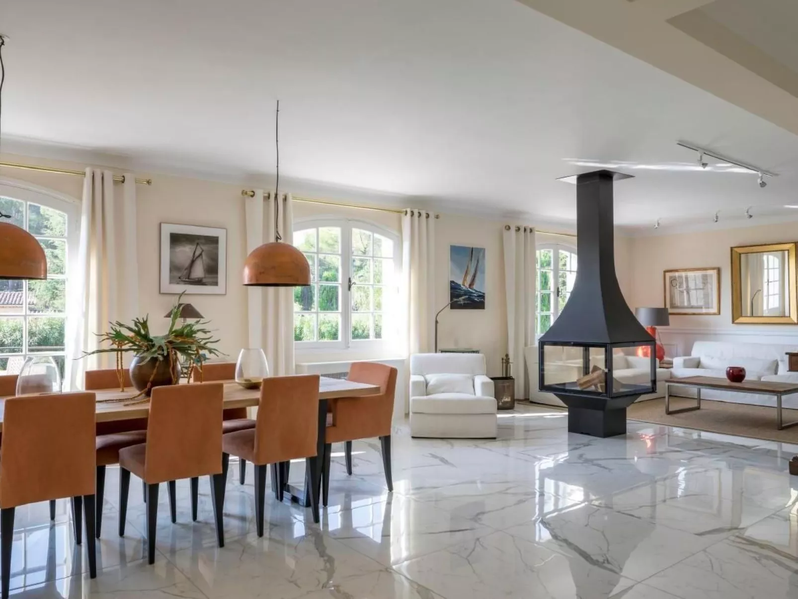 Villa mit privatem Pool und Fitnessraum-Inside