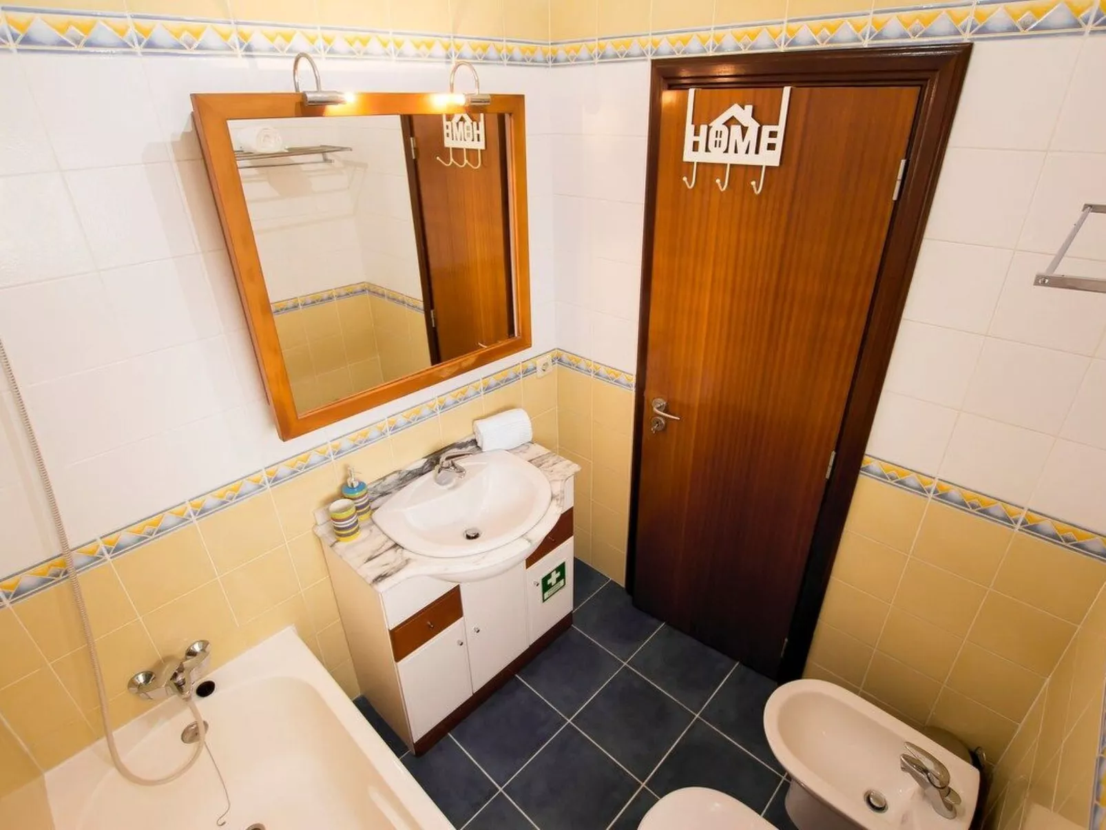 Turmhaus mit freier Garage-Inside