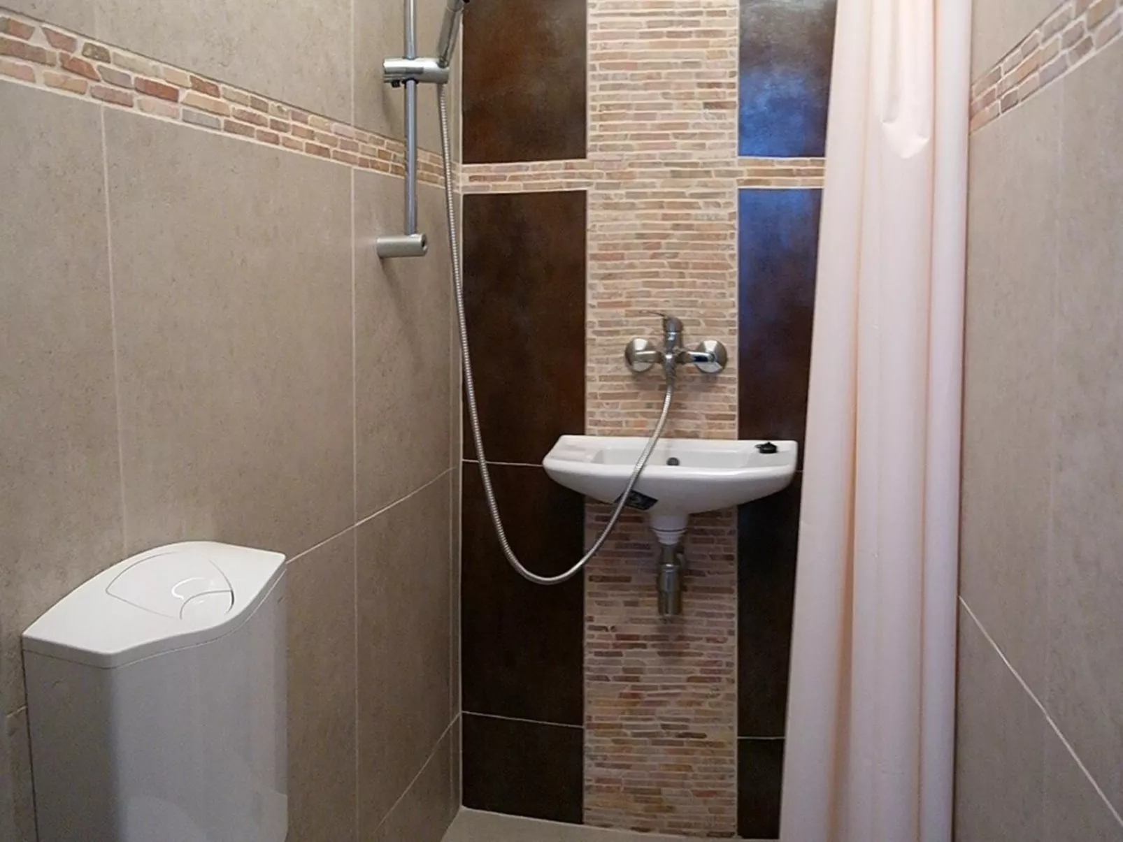 Doppelhaushälfte für sechs Personen mit Garten-Inside