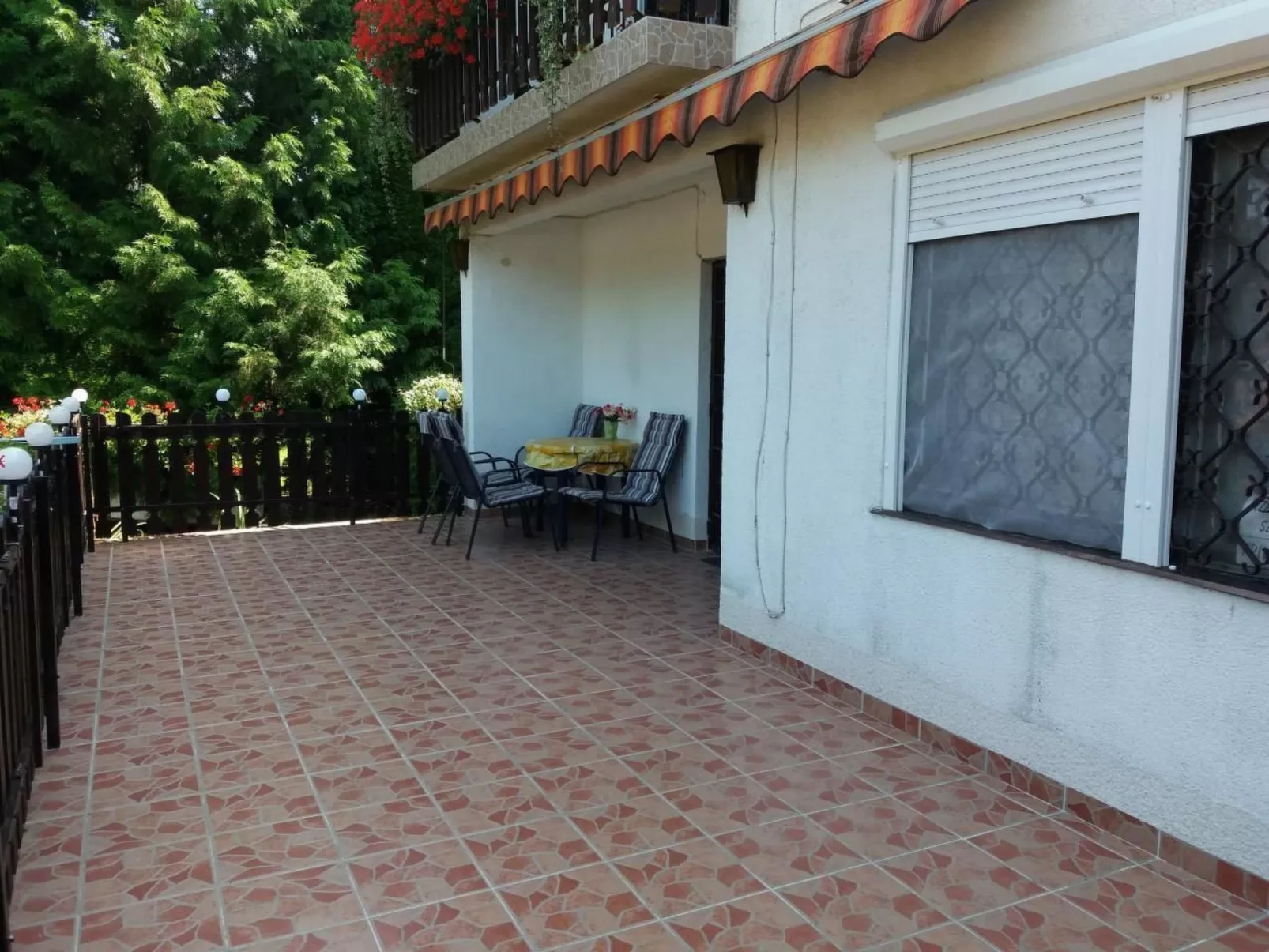 Appartement mit Terrasse-Dehors