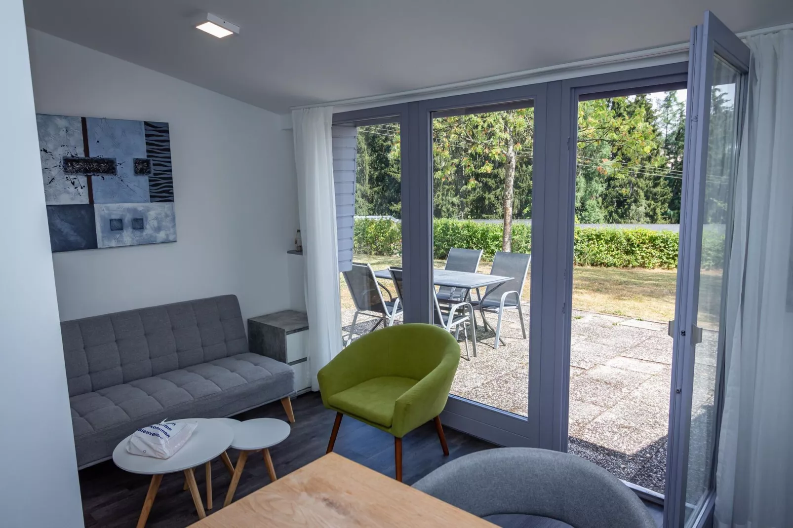 Bungalow Typ B 4P - Camping Park in der Eifel-Wohnzimmer