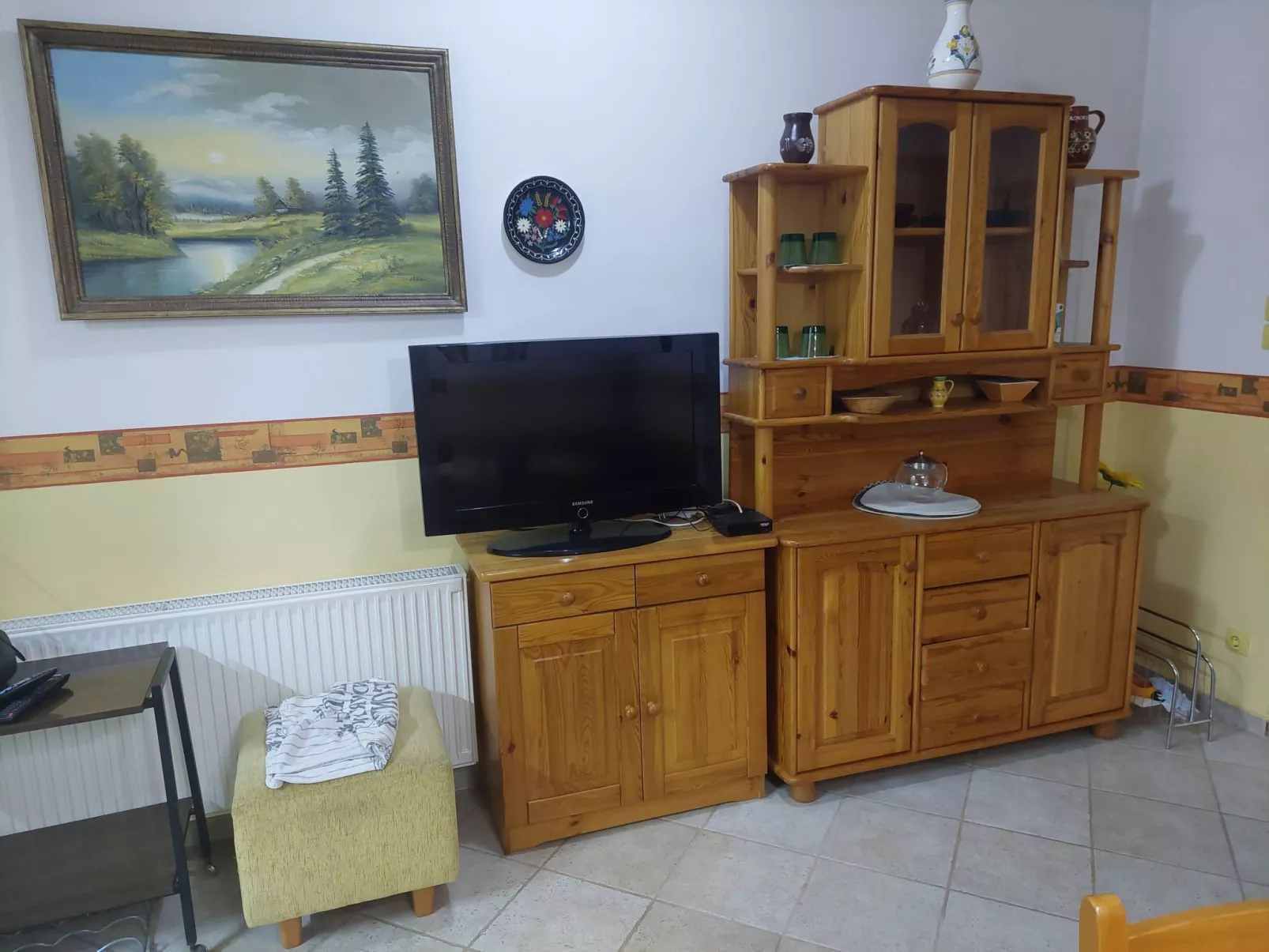 Schönes Ferienhaus mit Pool in ruhiger Lage-Dedans