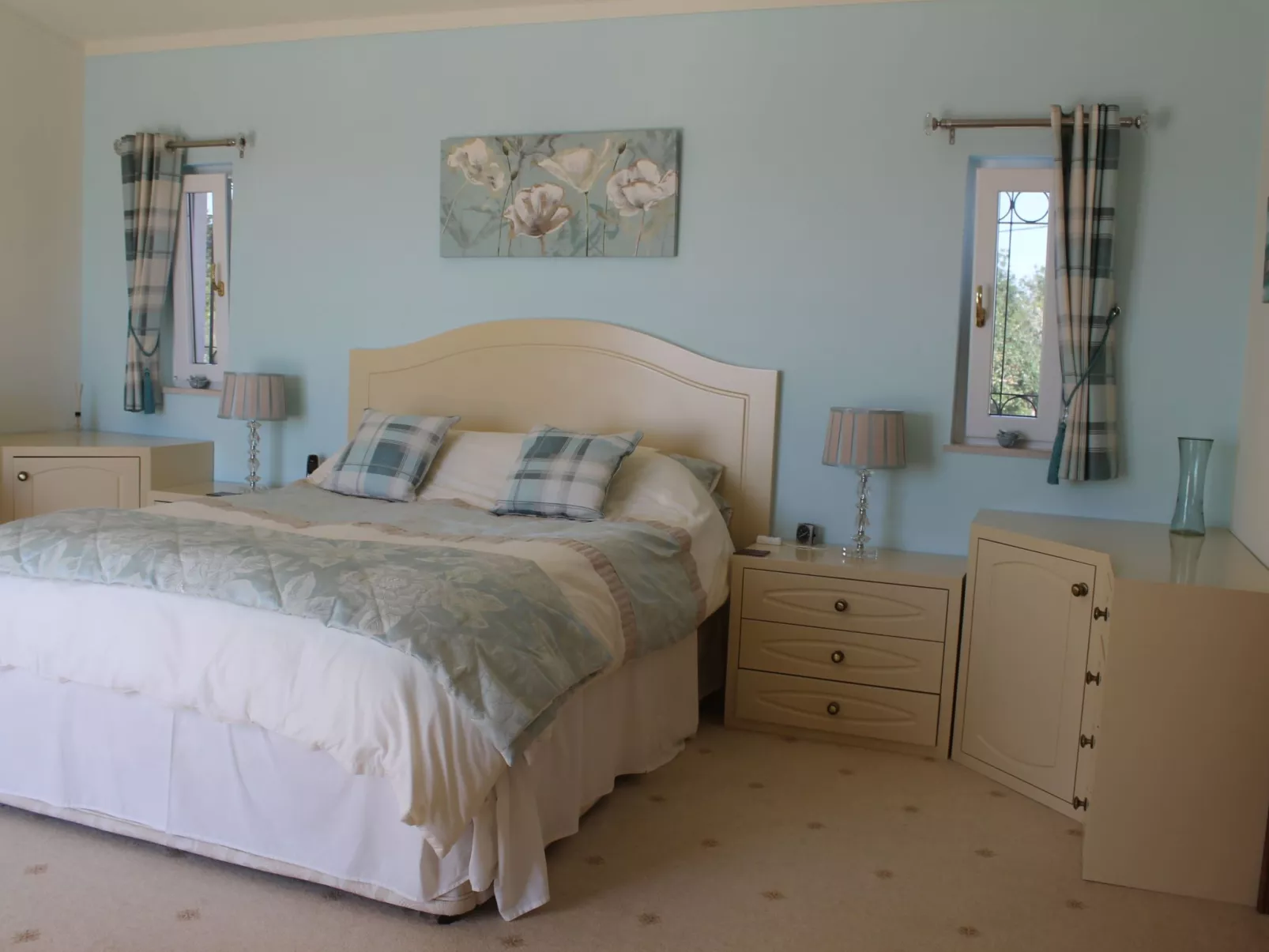 Ferienvilla mit Blick auf das Wasser-Image-tags.info