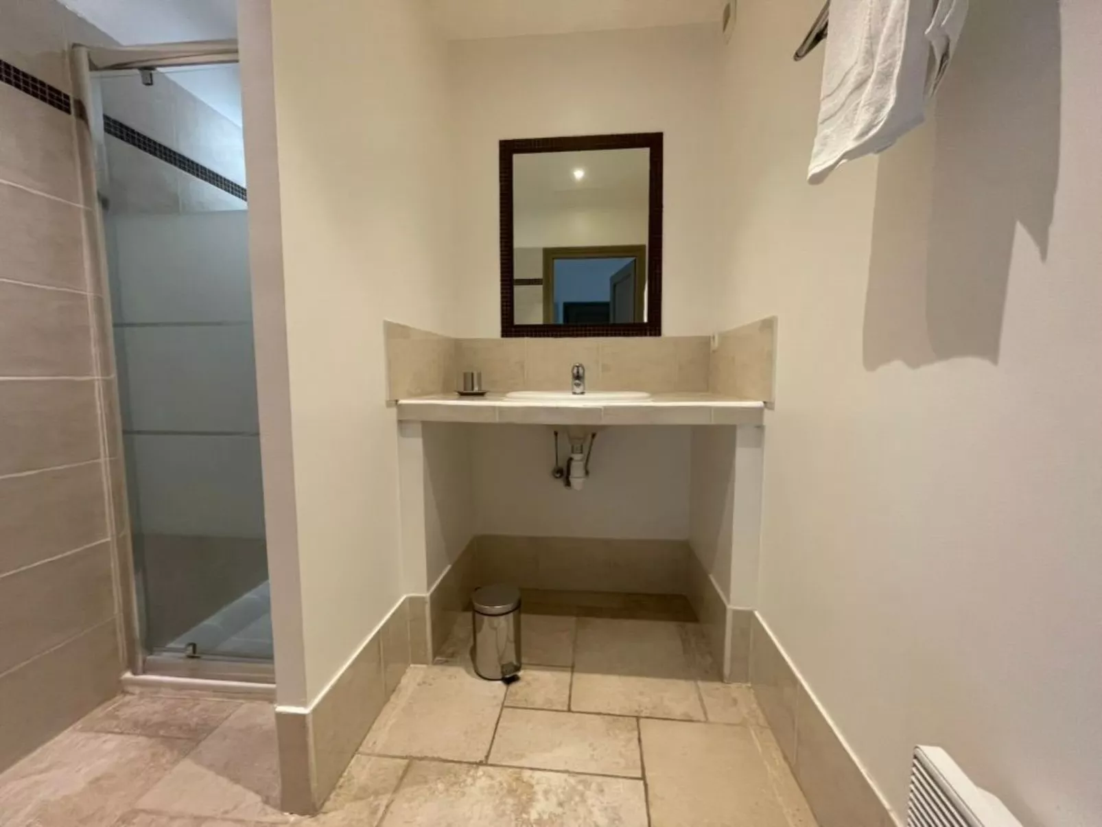 Klimatisierte Wohnung mit Garten-Drinnen