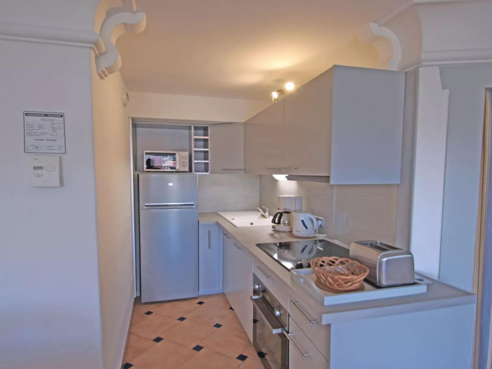 Wohnung mit Klimaanlage und Wifi-Drinnen