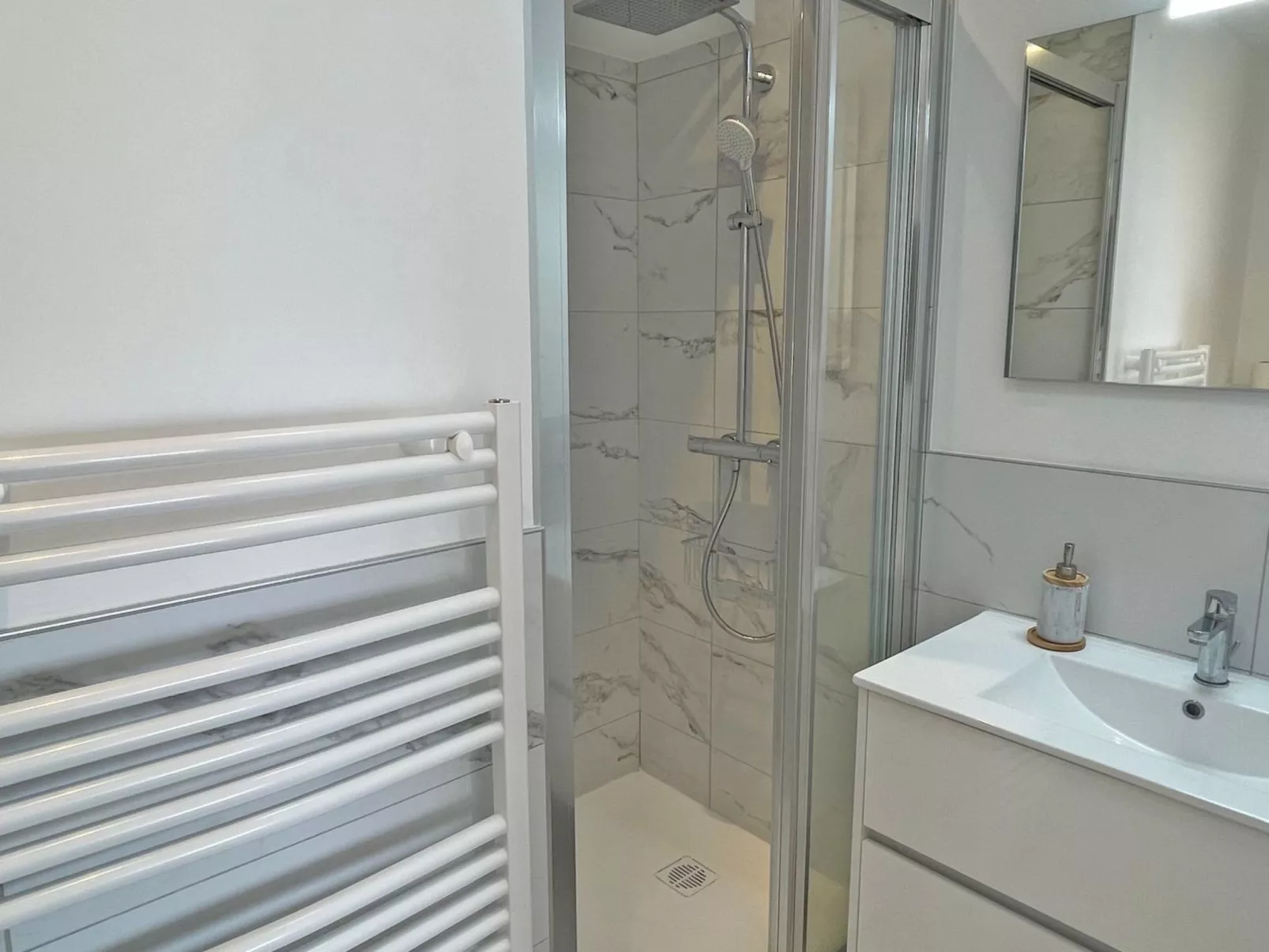 In Strandnähe-Drinnen