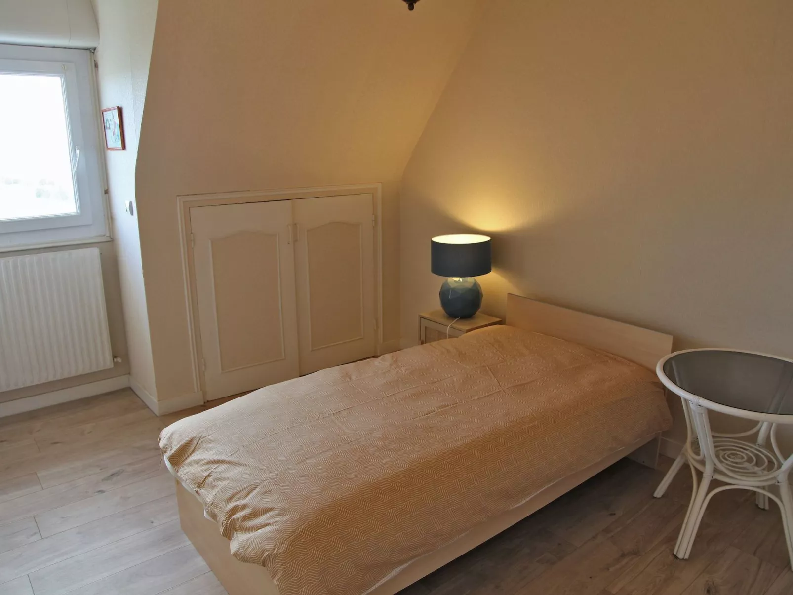 Wunderschönes Dorf am Meer-Drinnen