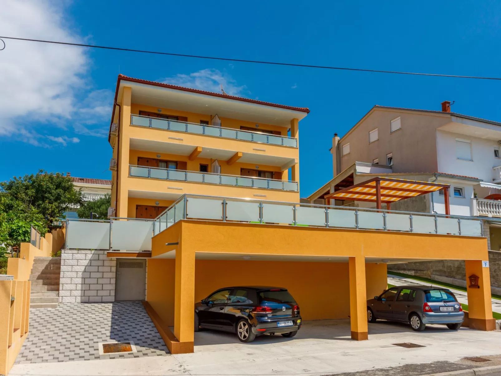 FeWo mit privatem Balkon und Gemeinschaftspool-Draußen