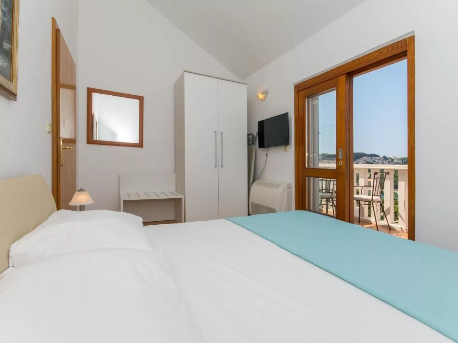 Modernes Apartment mit Meerblick-Drinnen