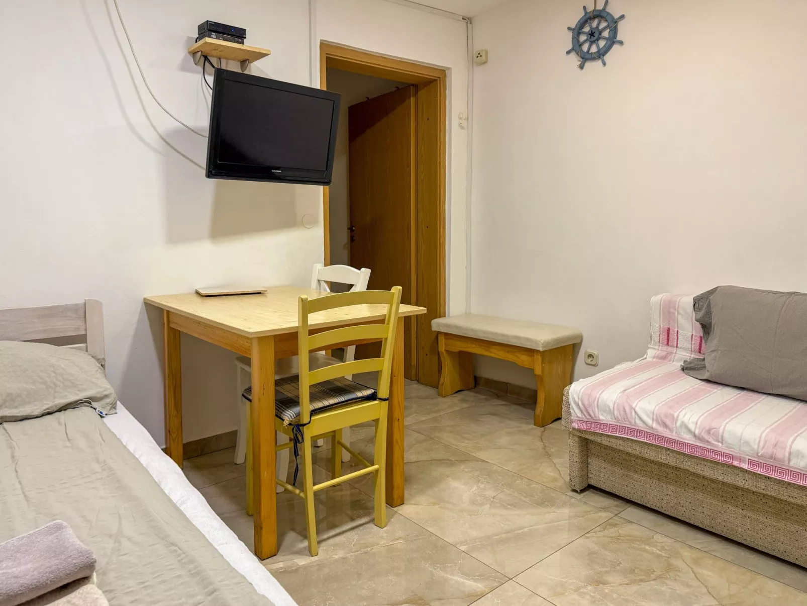 In Vodice mit Terrasse-Dedans