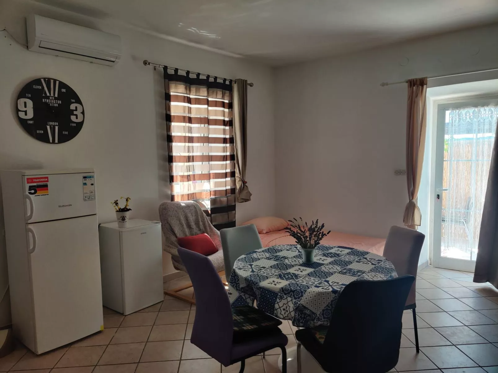 2 mit Parkplatz, Wifi, Ac-Drinnen