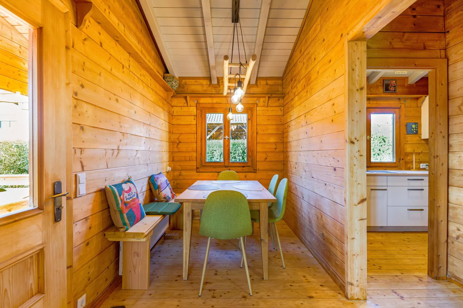 TYP S Holzhaus 6P - Camping Park in der Eifel-Dining room