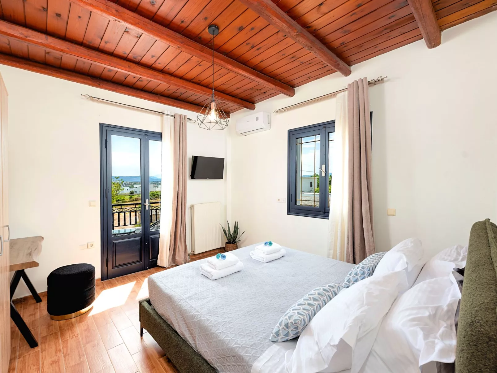 Grey Grand Villa Privater Pool-Image-tags.info