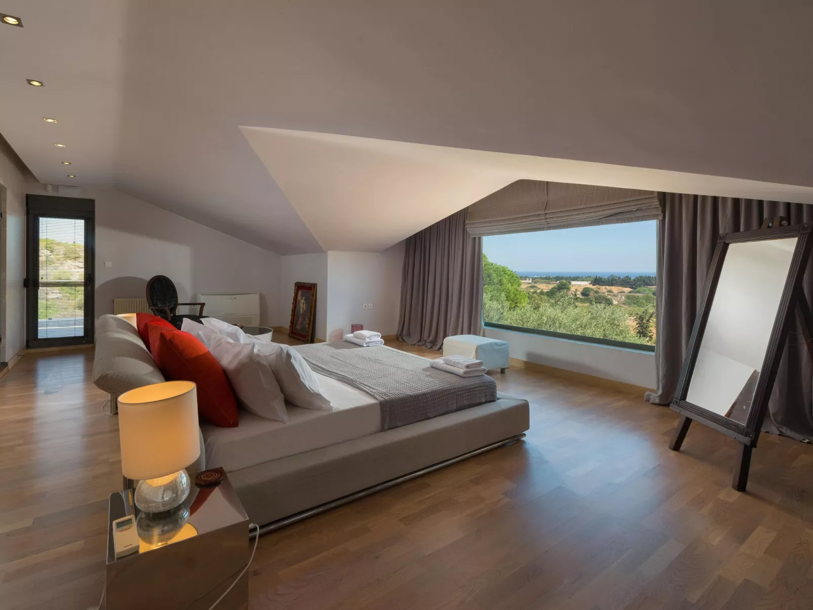 In Sgourou mit Parkplatz, Blick ins Grüne-Image-tags.info