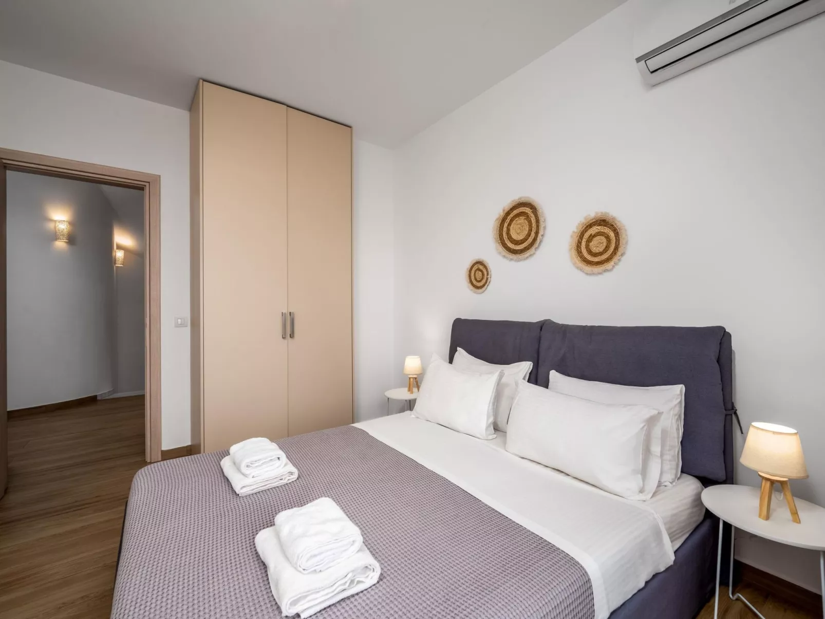 Moderne Villa mit Hügel- und Meerblick-Image-tags.info