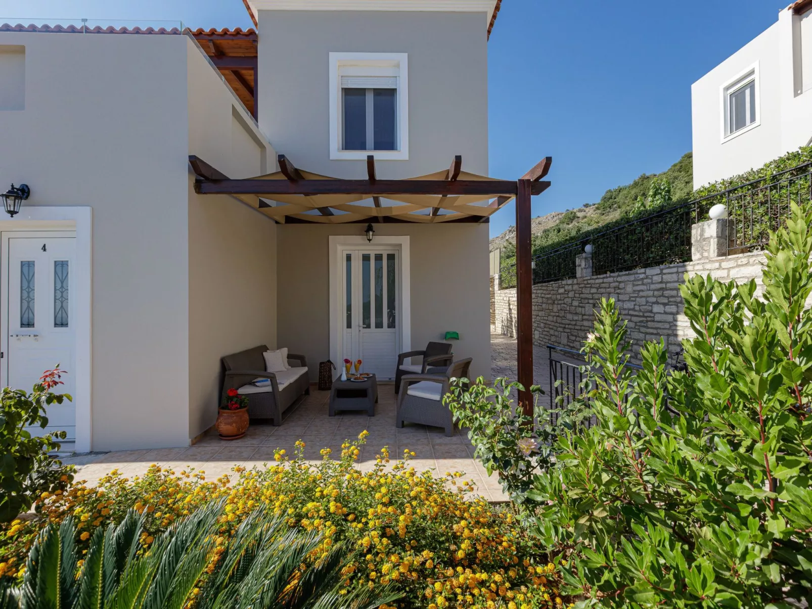 Familienvilla mit Pool und Tischtennisplatte-Inside