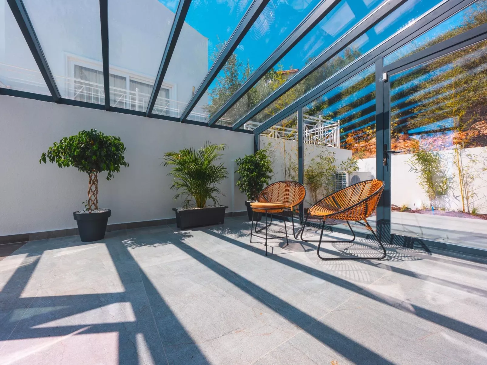 Designvilla mit Pool und spektakulärer Aussicht-Outside