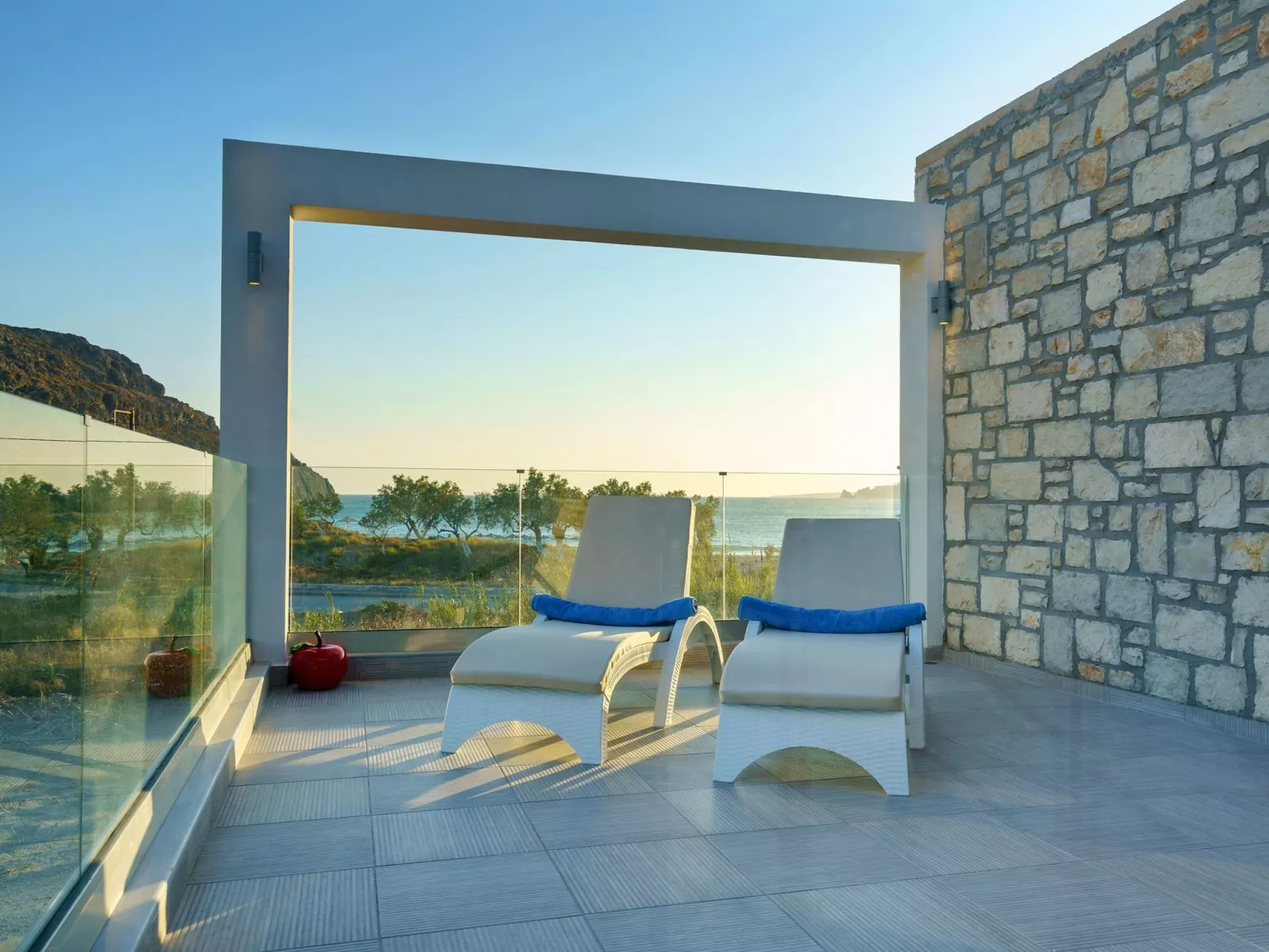 Beachfront Villa 30m zu den Annehmlichkeiten und BBQ Bereich-Outside