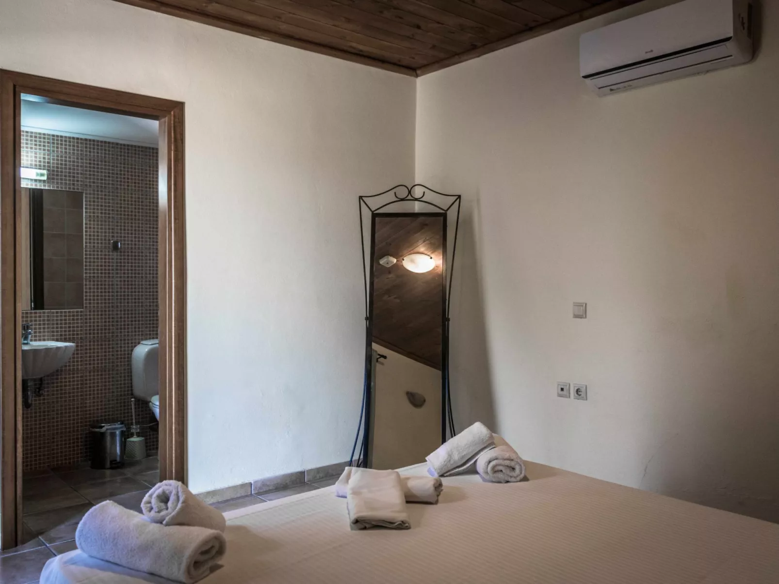 Niriides Villas_ Thetis_ 3-Schlafzimmer privater Pool-Inside