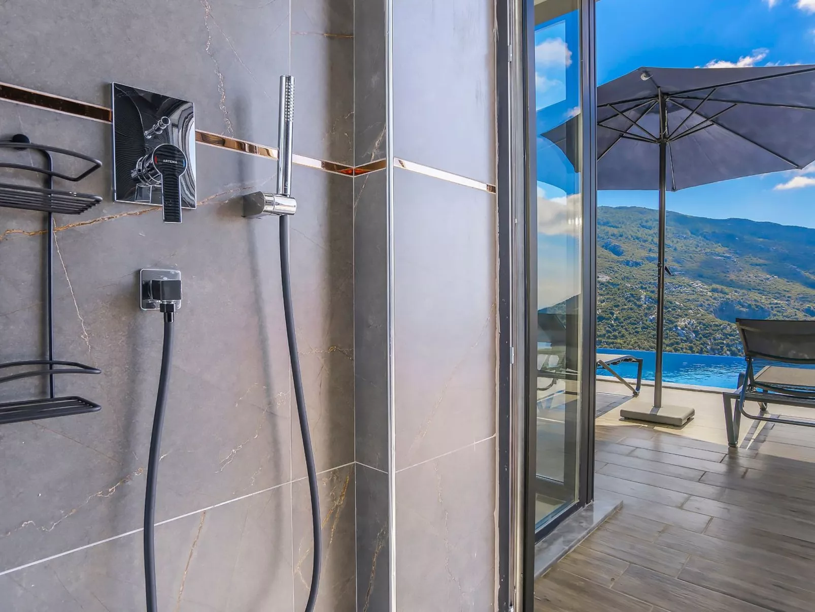 Schöne Villa mit Pool, Blick auf Meer und Tal-Draußen