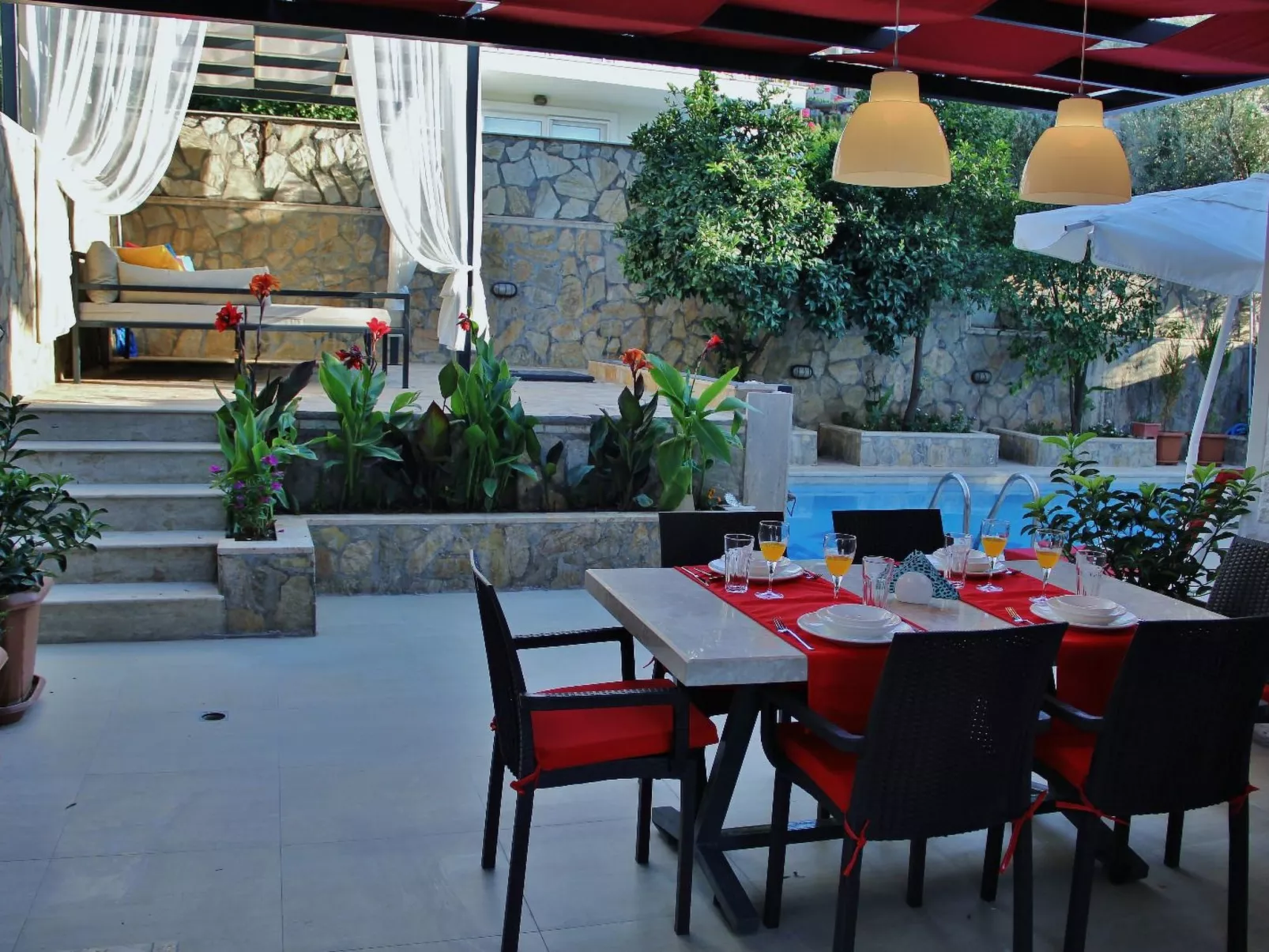 In Kalkan mit Privatem Pool-Outside