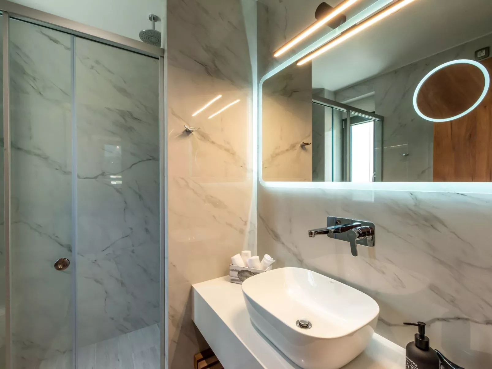 Villa Solis -100m zum Meer und ''Free'' Beheizter Pool-Image-tags.info